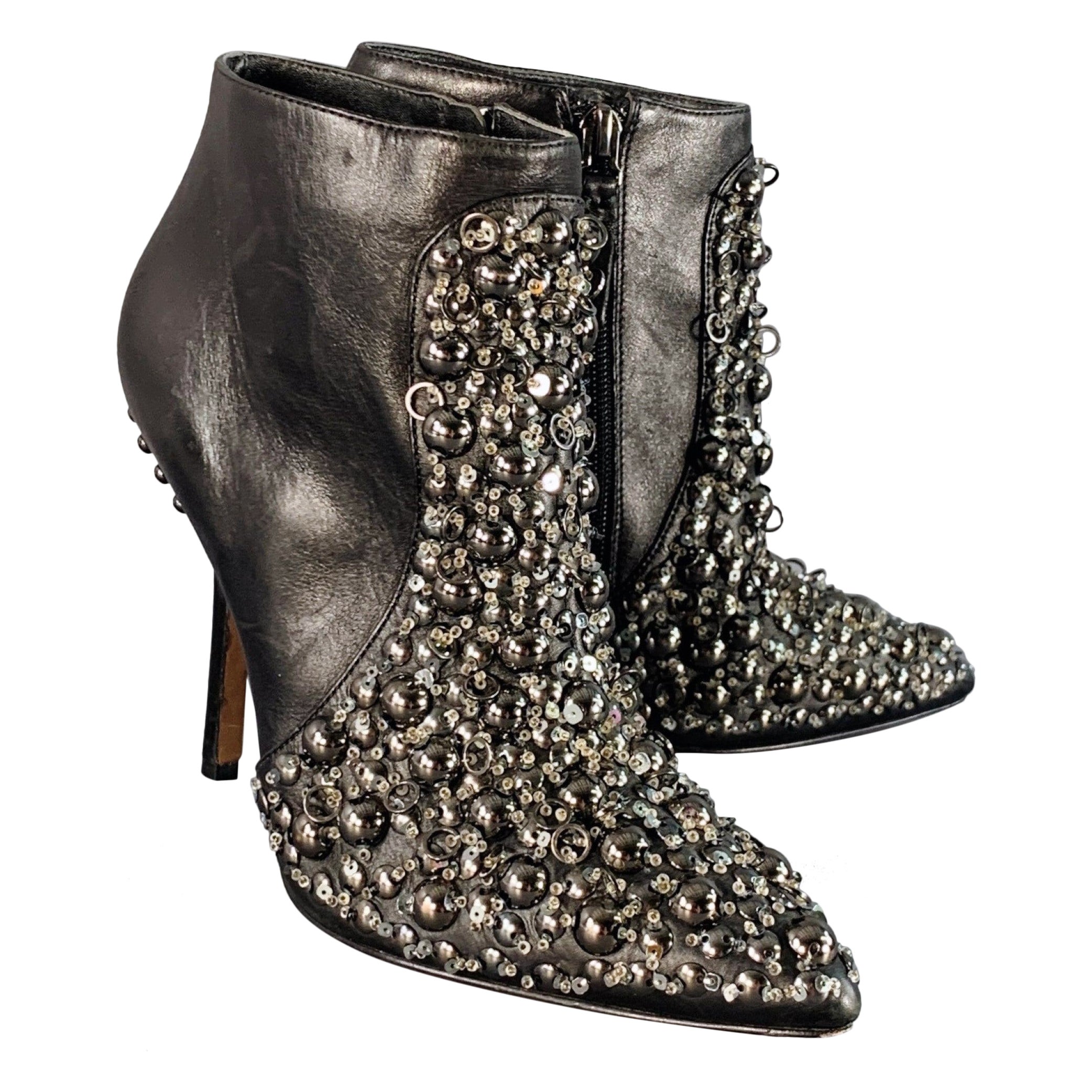 Vera Wang Taille 6 Bottes en cuir noir cloutées avec fermeture éclair latérale et talon aiguille