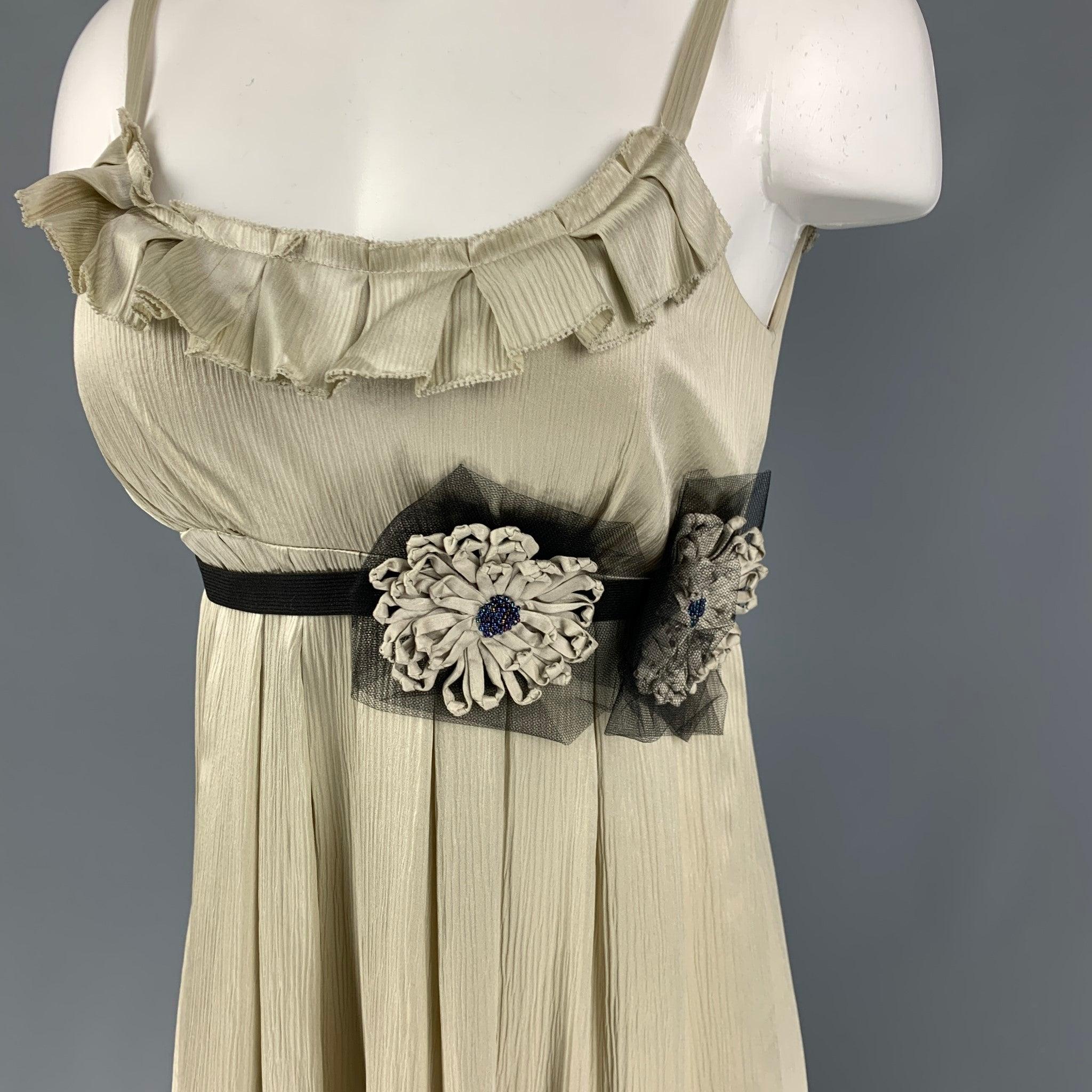 VERA WANG dress comes in a moss ribbed silk featuring an a-line style, spaghetti straps, flower details, removable belt, and a back zip up closure.
Very Good
Pre-Owned Condition. 

Marked:   6 

Measurements: 
  Bust: 26 inches  Waist: 25 inches 