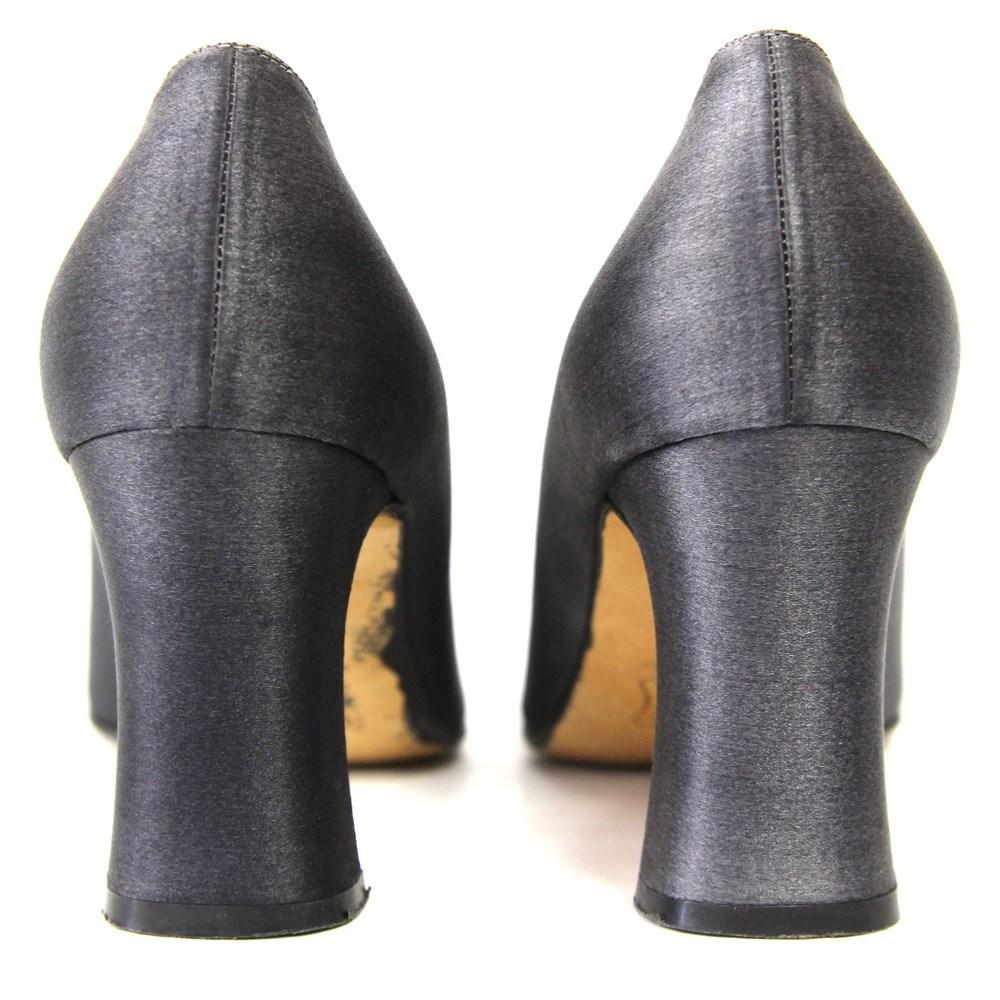 Vera Wang Vintage 90s grey silk satin pumps In Good Condition For Sale In Lugo (RA), IT