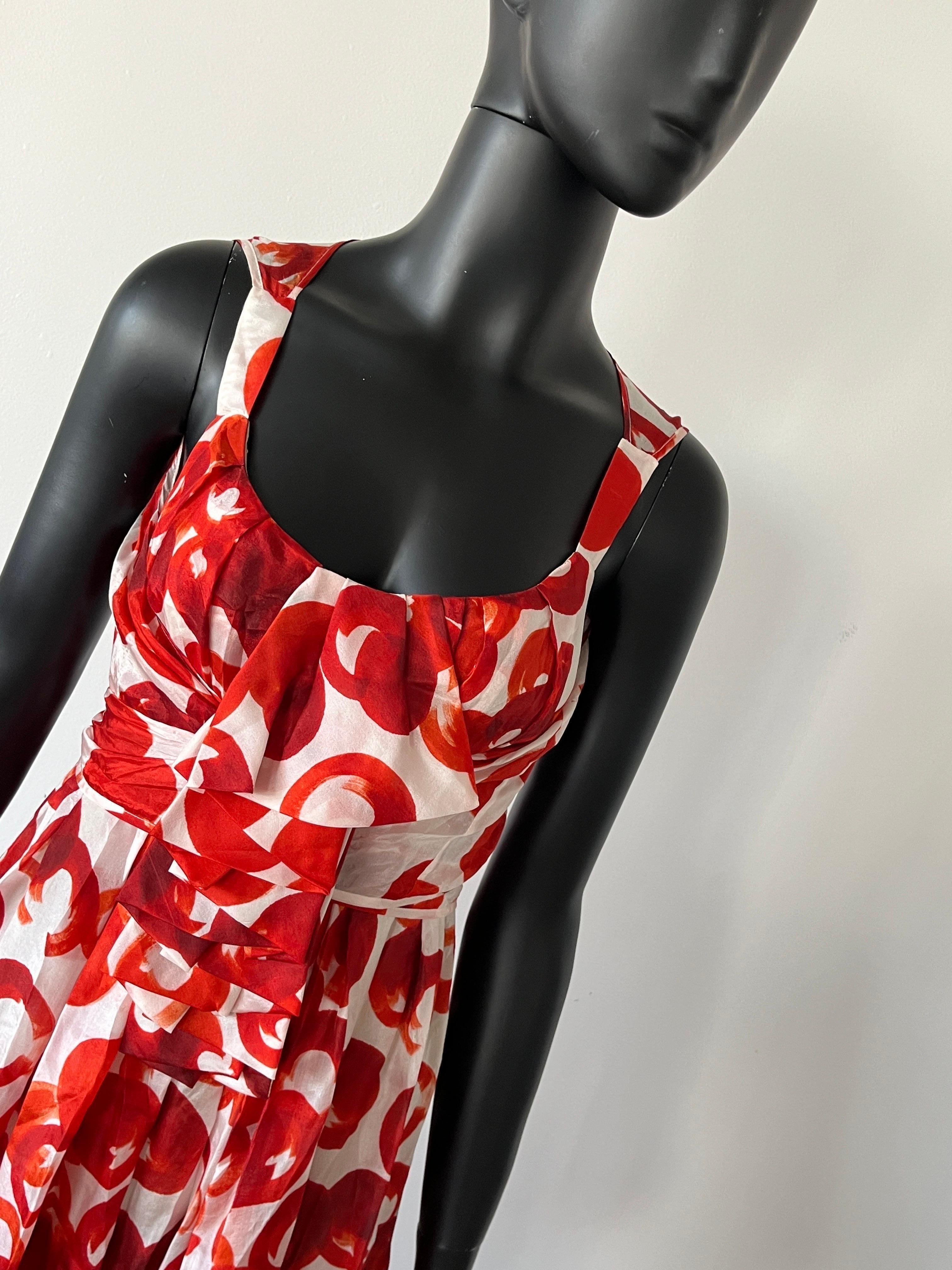 Stunning and versatile Vera Wang Y2k Printed Sun Dress in 100% silk red and white abstract circle print. Features sexy wrap back and decorative pleated front frill. The wrap makes the sizing more adjustable.
Size 14 US / 48 EU / M-L

