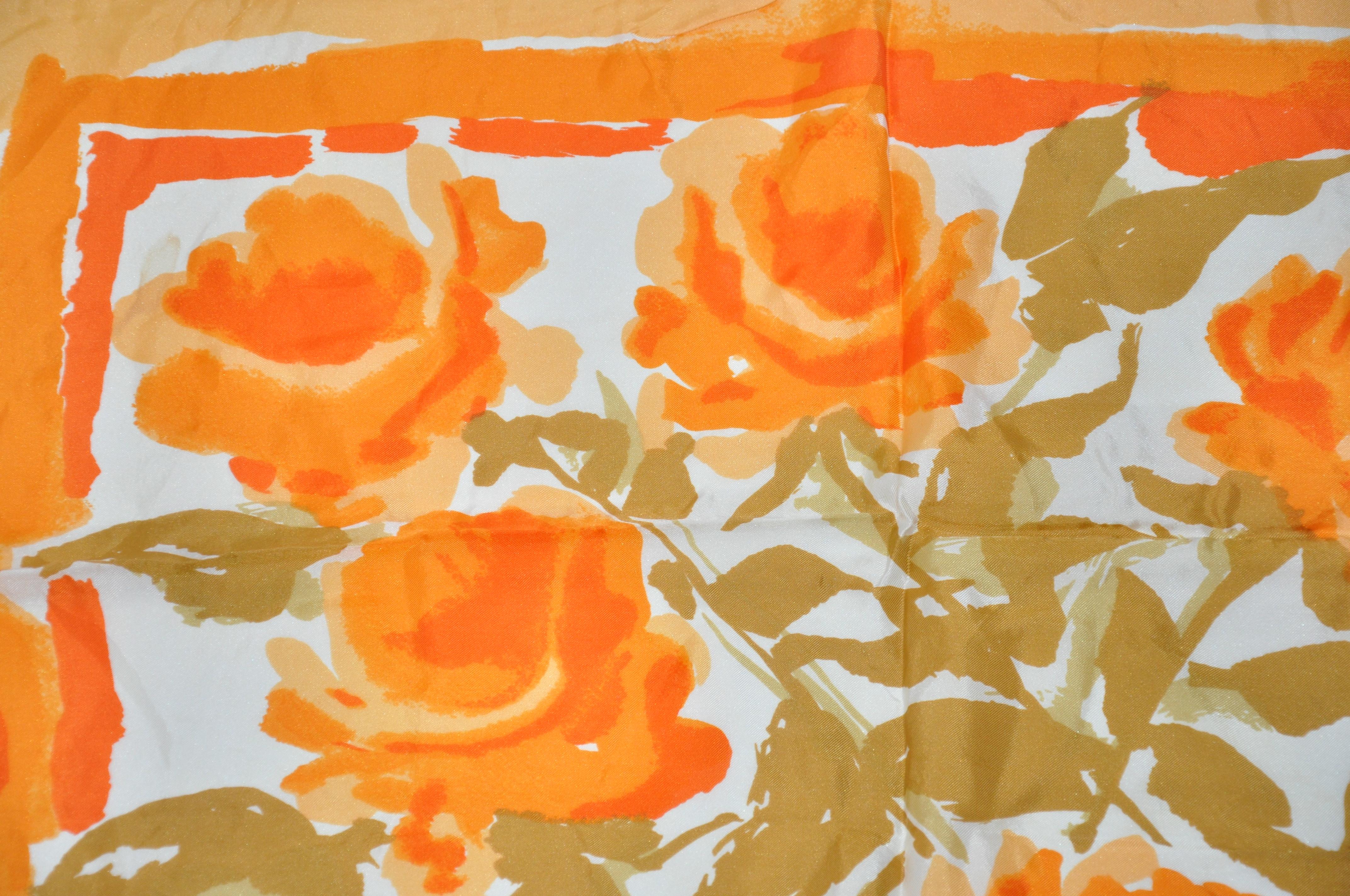 Orange Écharpe en soie mélangée Vera aux abat-jour chauds «angerine rose Blooms » en vente