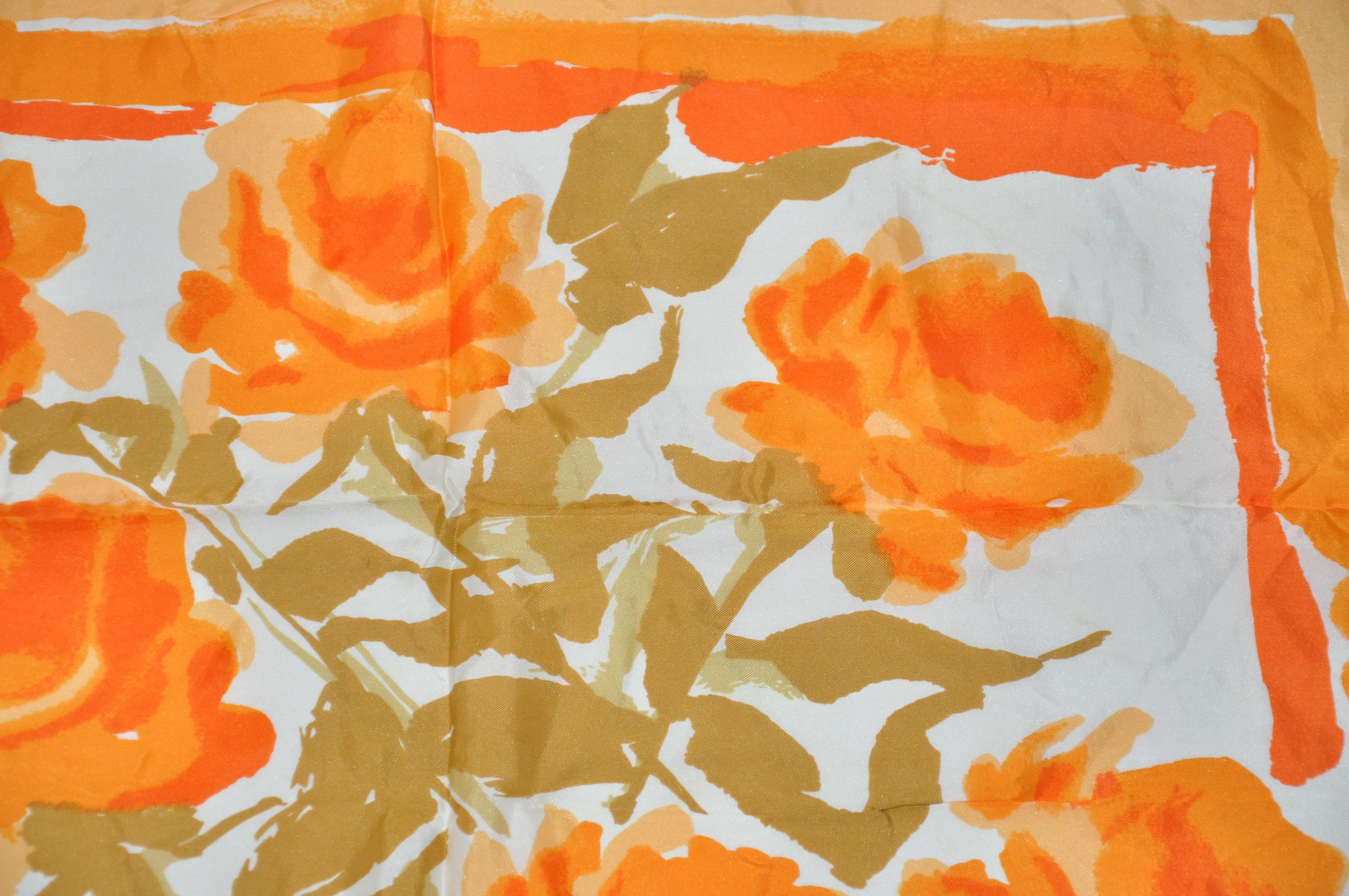 Warmfarbener Schal aus Seidenmischung mit „Tangerine Rose Blooms“-Schirm im Zustand „Gut“ im Angebot in New York, NY