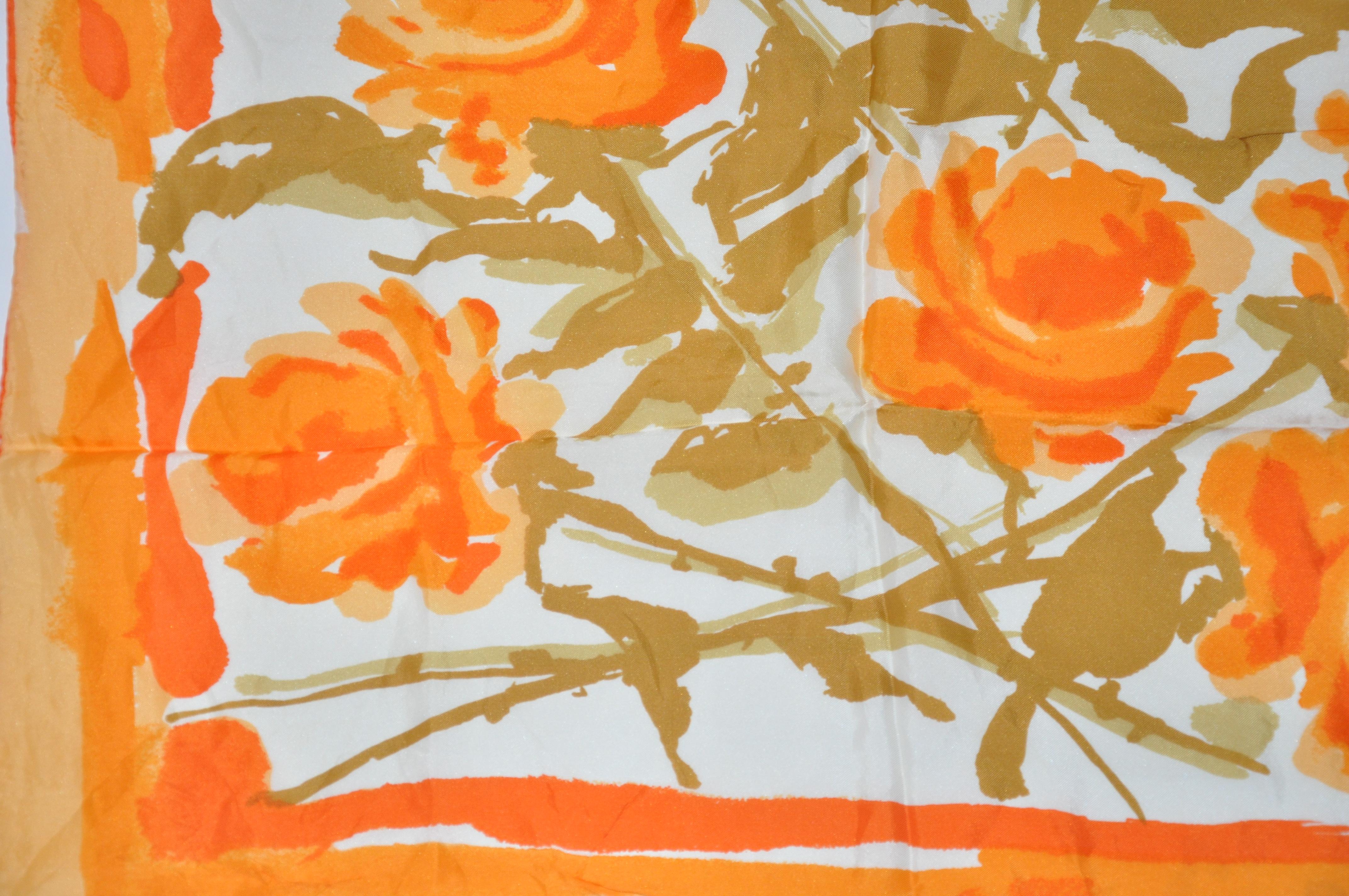 Warmfarbener Schal aus Seidenmischung mit „Tangerine Rose Blooms“-Schirm im Angebot 1