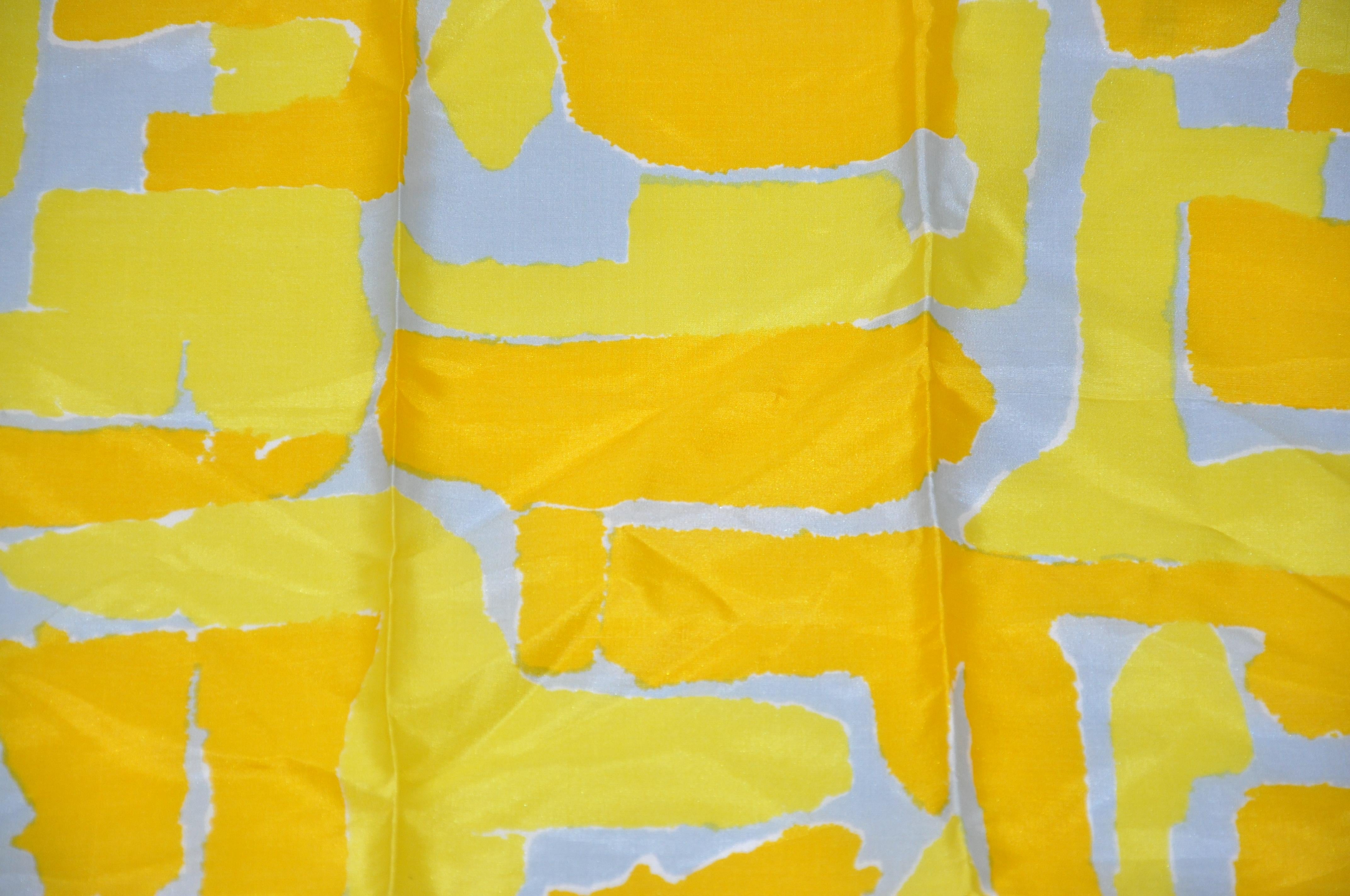 Vera - Écharpe en soie abstraite géométrique « Shades of Banana Yellow » avec motif fantaisiste Unisexe en vente