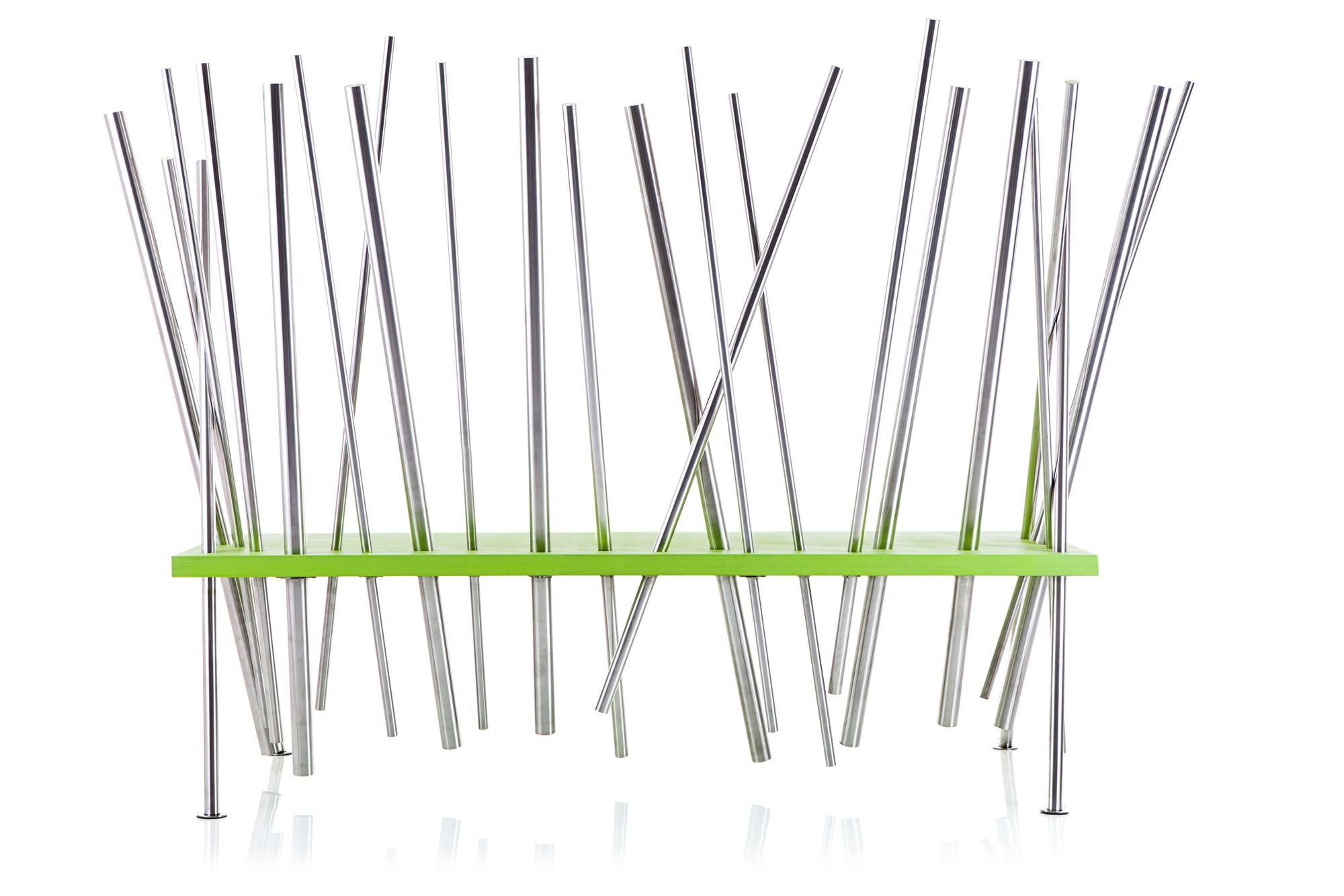 Verdaço - Bench sculpture by Cultivado Em Casa
Dimensions: 197 x 79 x 133 cm
Materials: Stainless steel and wood

A tangle chaotic and, at the same time, systematic, meticulous. Verdaço is green, it is natural. A nest that embraces, shelters,
