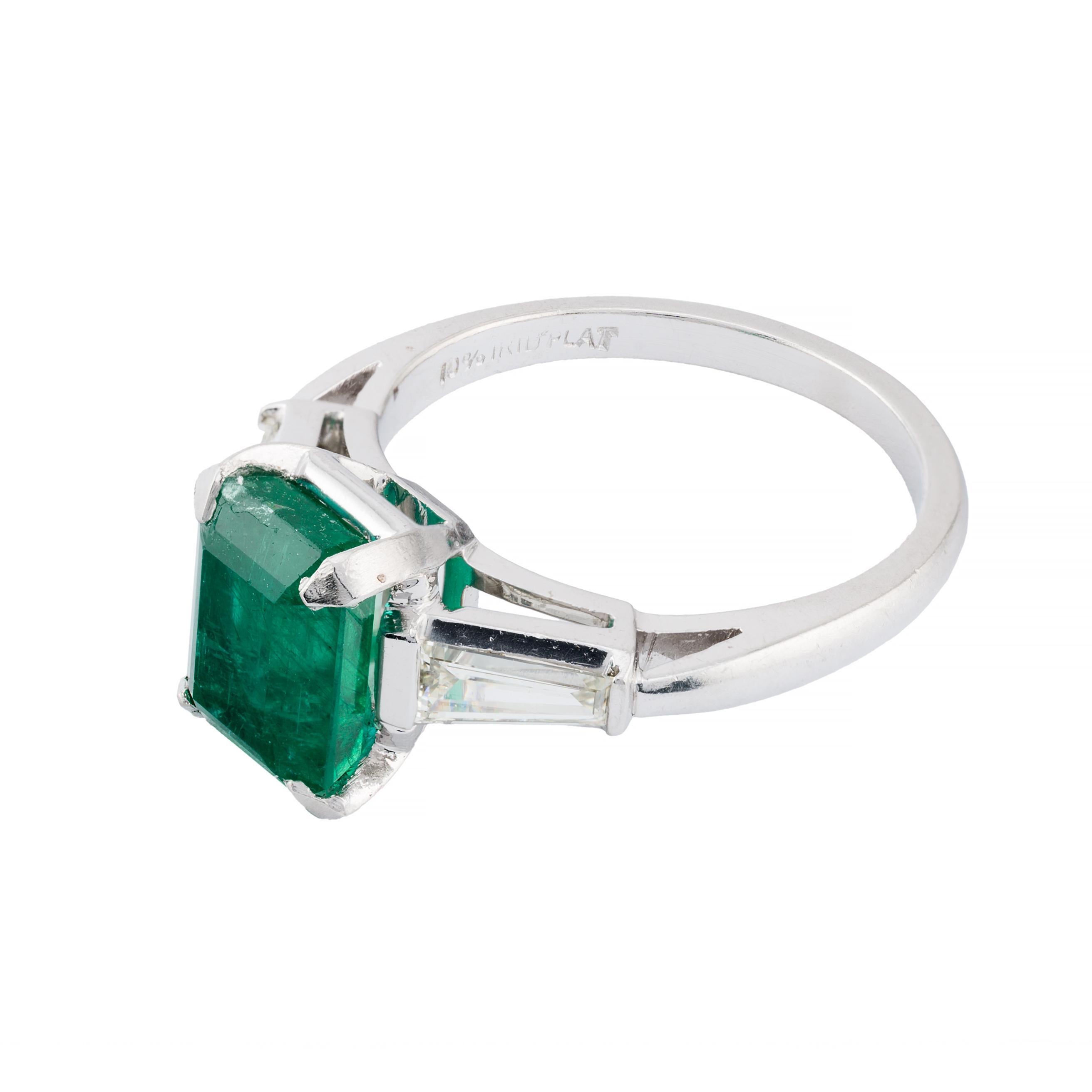 Verdant 2.92ct Emerald & Baguette Cut Diamond Three Stone Ring in Platinum In Excellent Condition For Sale In Boston, MA