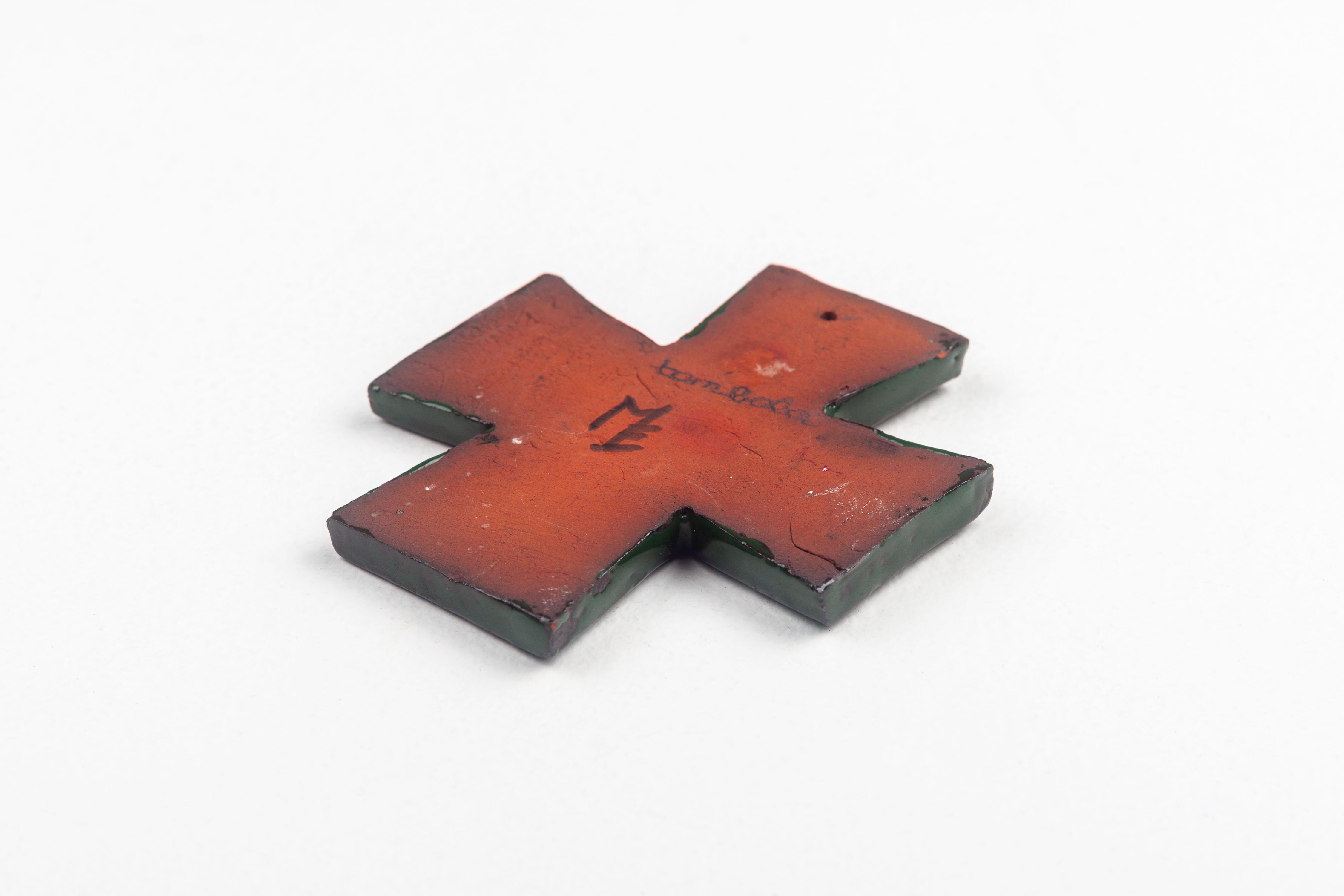 Verdant Mid-Century Ceramic Maltese Cross In Good Condition For Sale In Chicago, IL