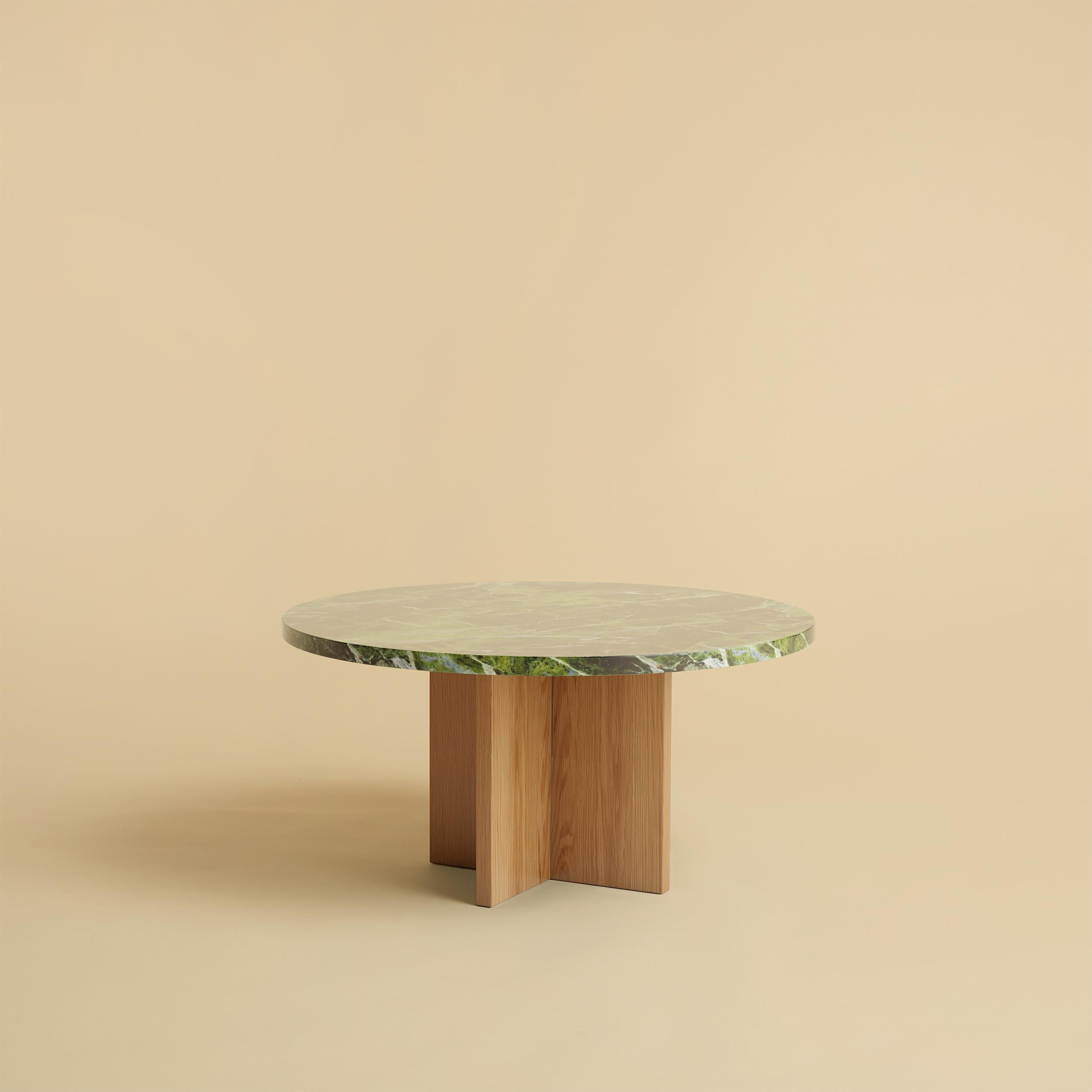 The Tinian coffee table is produced with an oak wood base and Verde Tifone marble top. The top is circular and 60cm in diameter, while the base is obtained by gluing oak planks perpendicular to each other.
Artisanal production made of technological