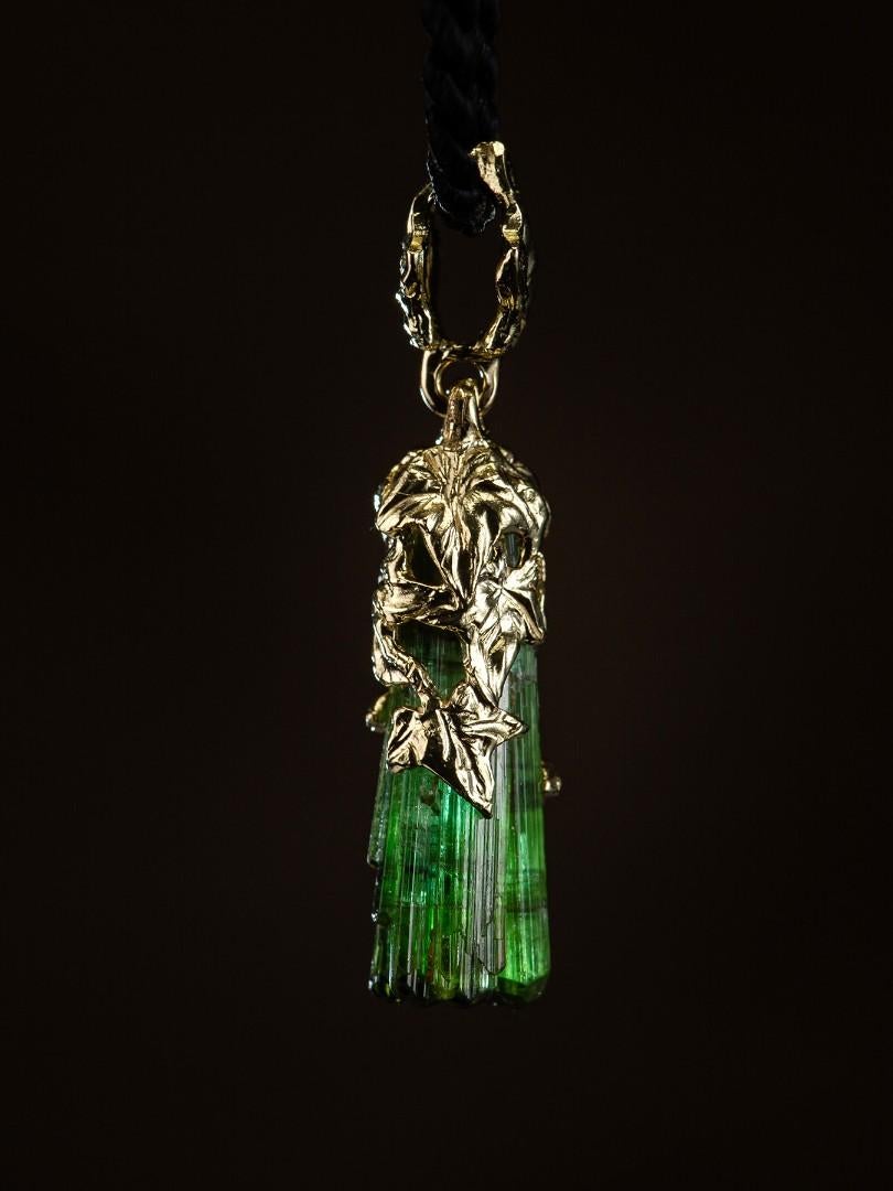Verdelite Crystal Yellow Gold Ivy Pendant Natural Green Tourmaline In New Condition In Berlin, DE