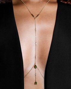 Cadena Verdelle de oro de 14 quilates con dos gotas de piedra verde oliva talla pera