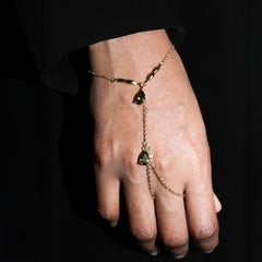 Verdelle V-Line 14K Gold-gefüllte Handkette mit olivgrünen Kristallen im Birnenschliff