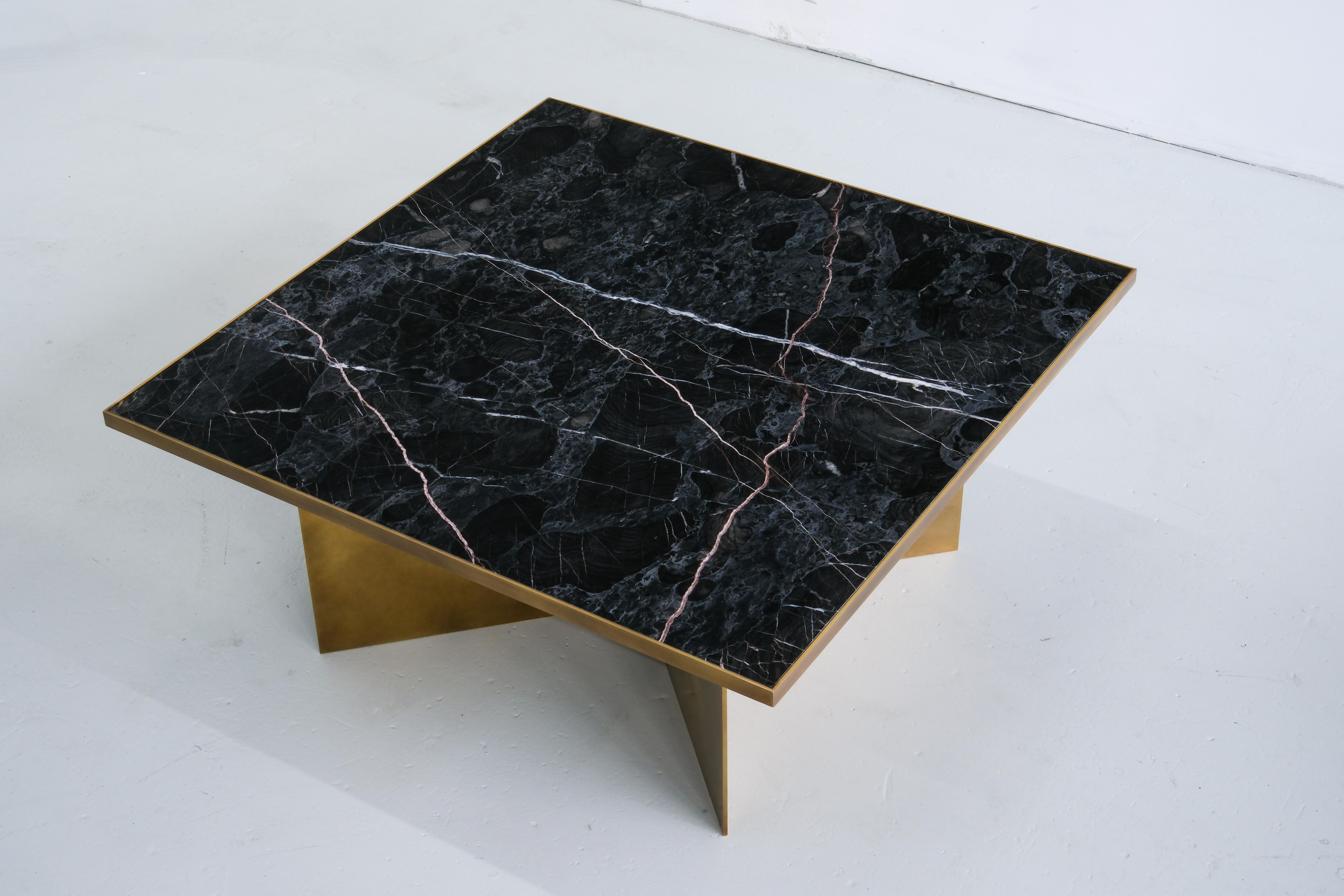 Minimaliste Verdi Coffee Table - Large - Solid Brass Plate Base - Rare British Marble Top en vente