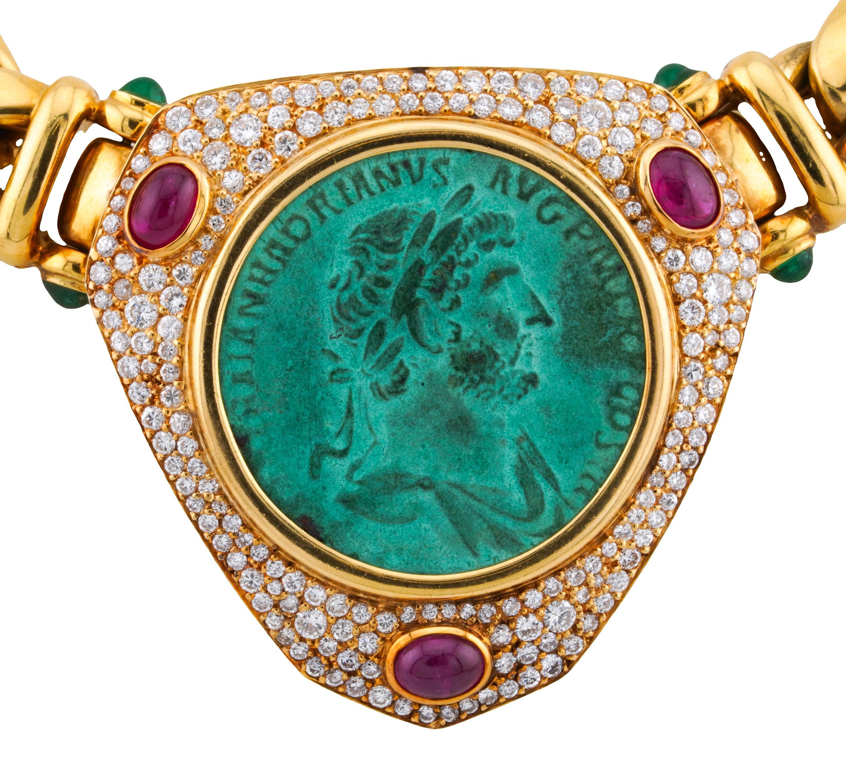 Verdi Gioielli 18k Gold Münze Diamant Cabochon Rubin Smaragd Kubanische Link Halskette (Rundschliff) im Angebot