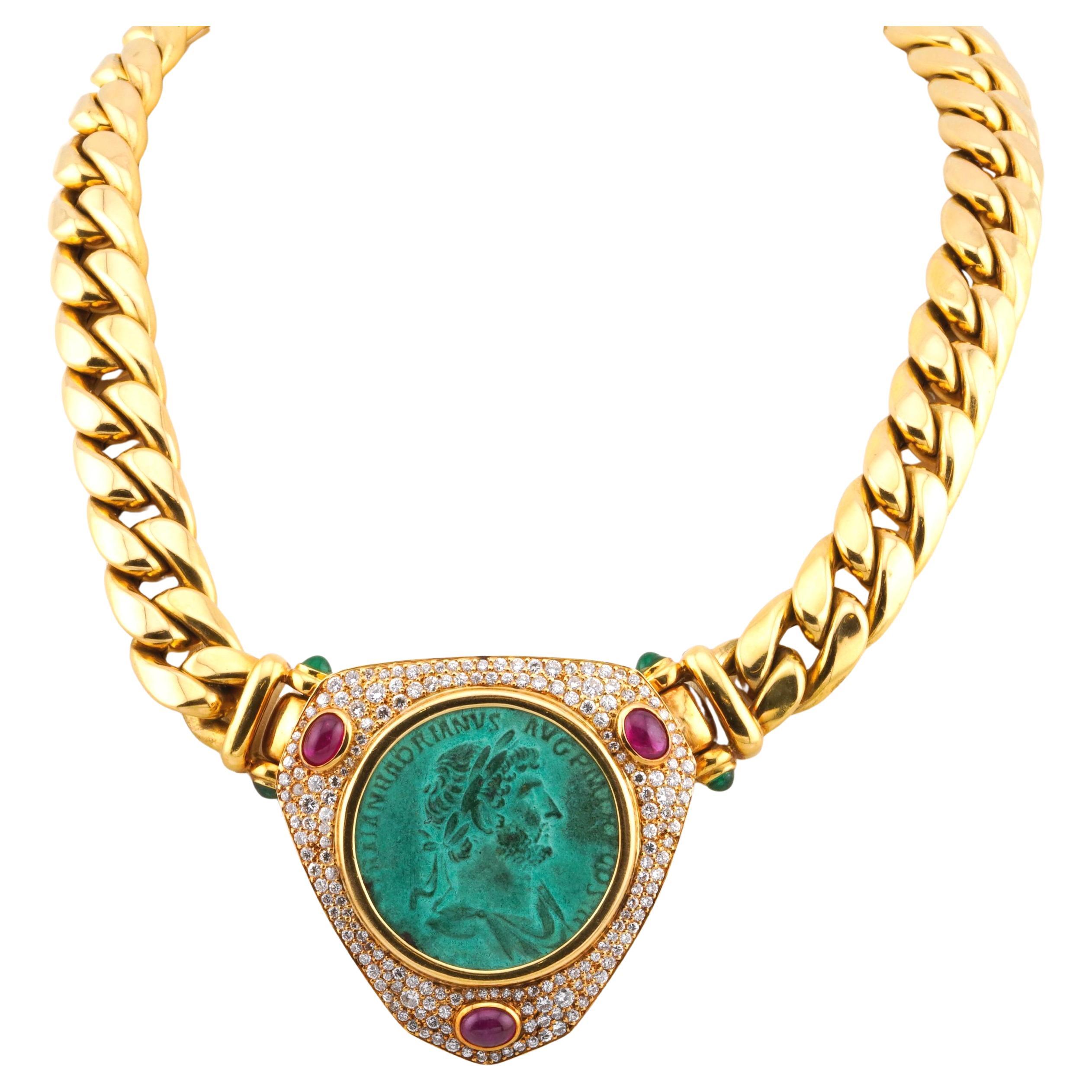 Verdi Gioielli 18k Gold Münze Diamant Cabochon Rubin Smaragd Kubanische Link Halskette im Angebot
