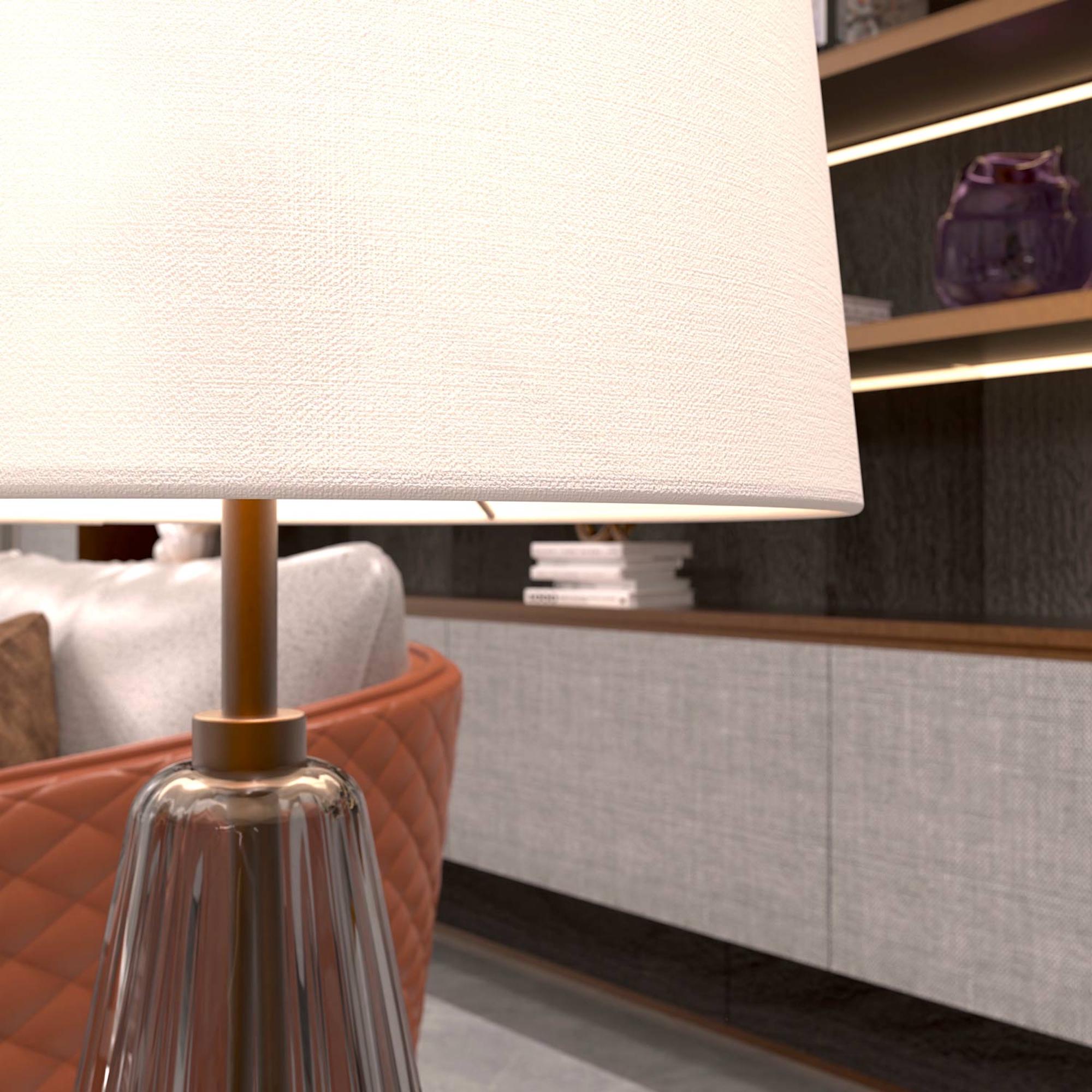 Verdi ist eine Tischleuchte mit LED-Licht.
Raffiniertes Design für eine moderne Lampe aus geblasenem Glas.

Diese Lichtkreation wird von Glasmachermeistern nach alten, geheimen Traditionen, die seit Jahrhunderten von Vater zu Sohn weitergegeben