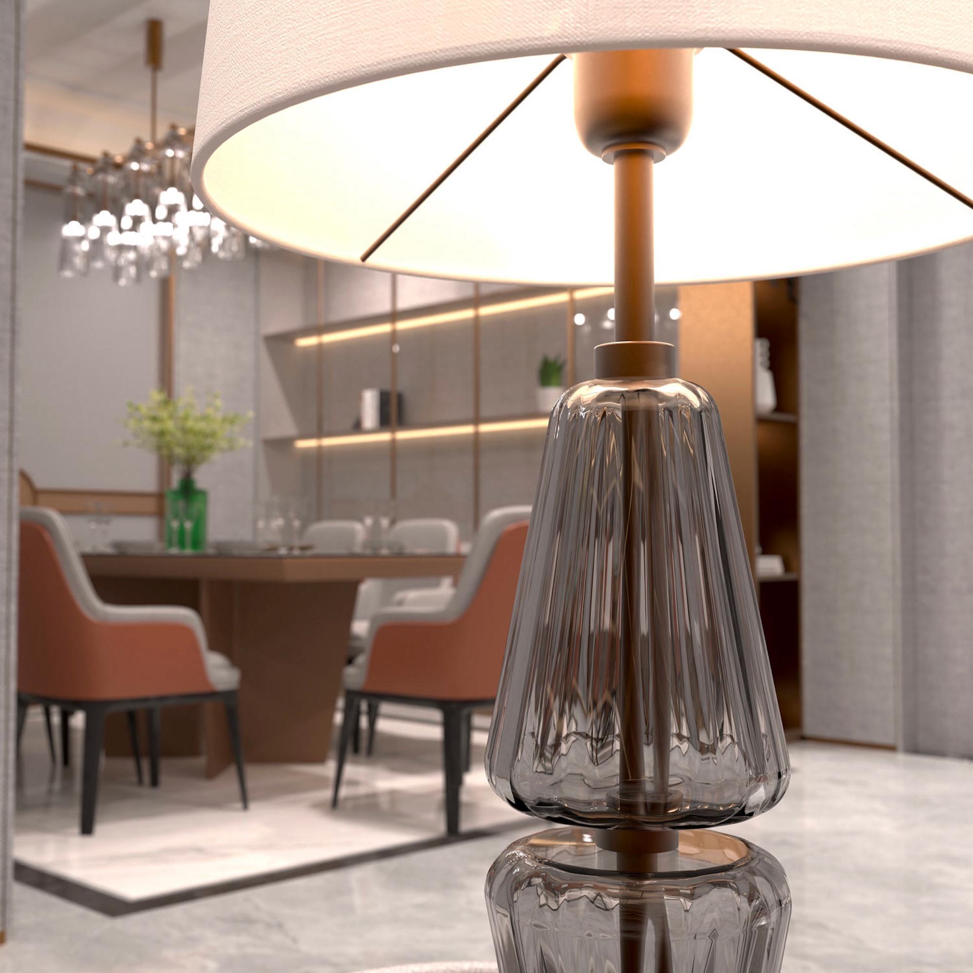 VERDI Handgefertigte moderne Tischlampe aus Muranoglas Made in Italy (Metall) im Angebot