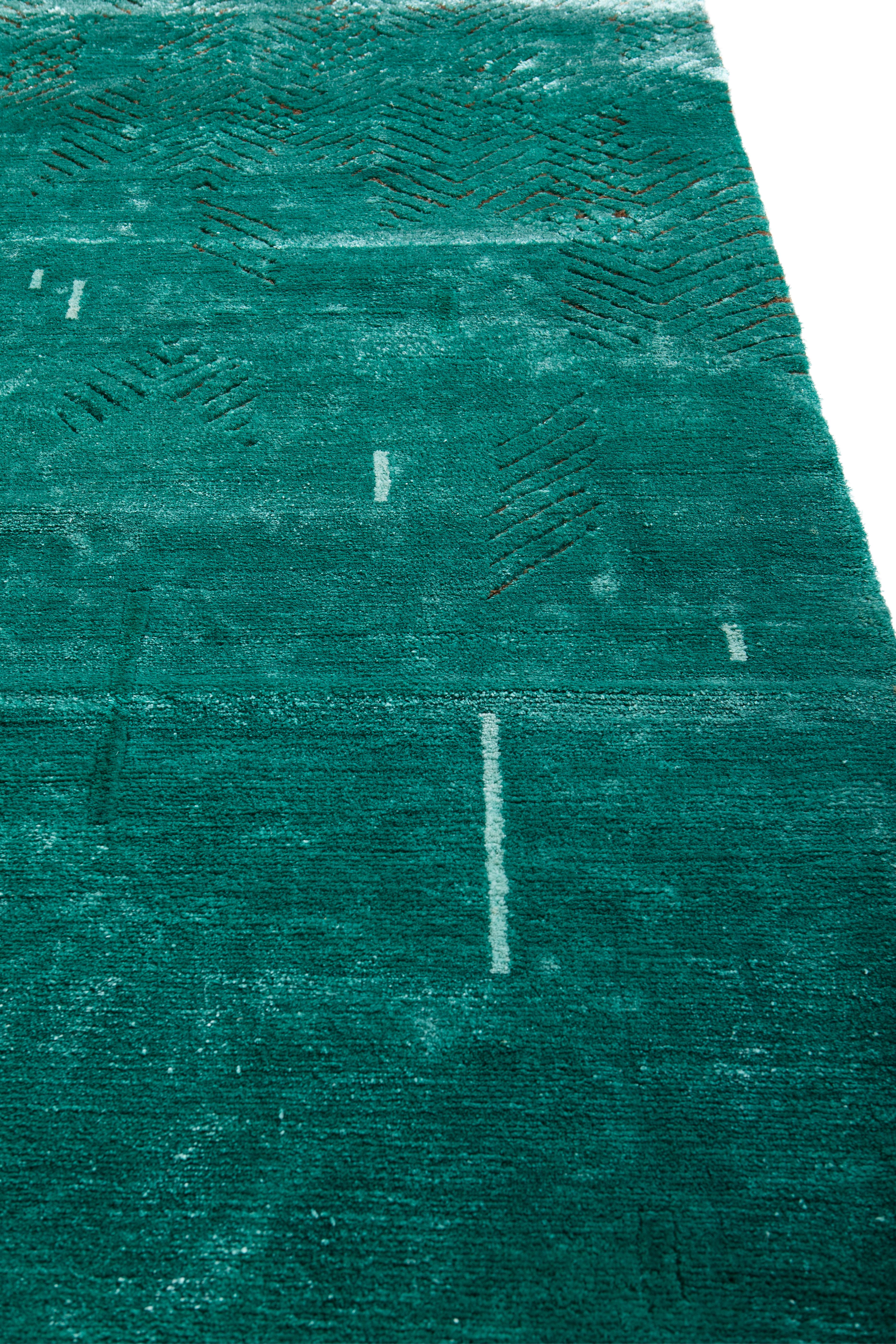 Dieser Teppich ist aus Bananenseide gefertigt. Ein Farbton zwischen Blau und Grün, der durch das Material, das überall in Mexiko zu finden ist, sehr reichhaltig wird: an den Hauswänden, an Zäunen, am Eiswagen, überall. Auf demselben Teppich