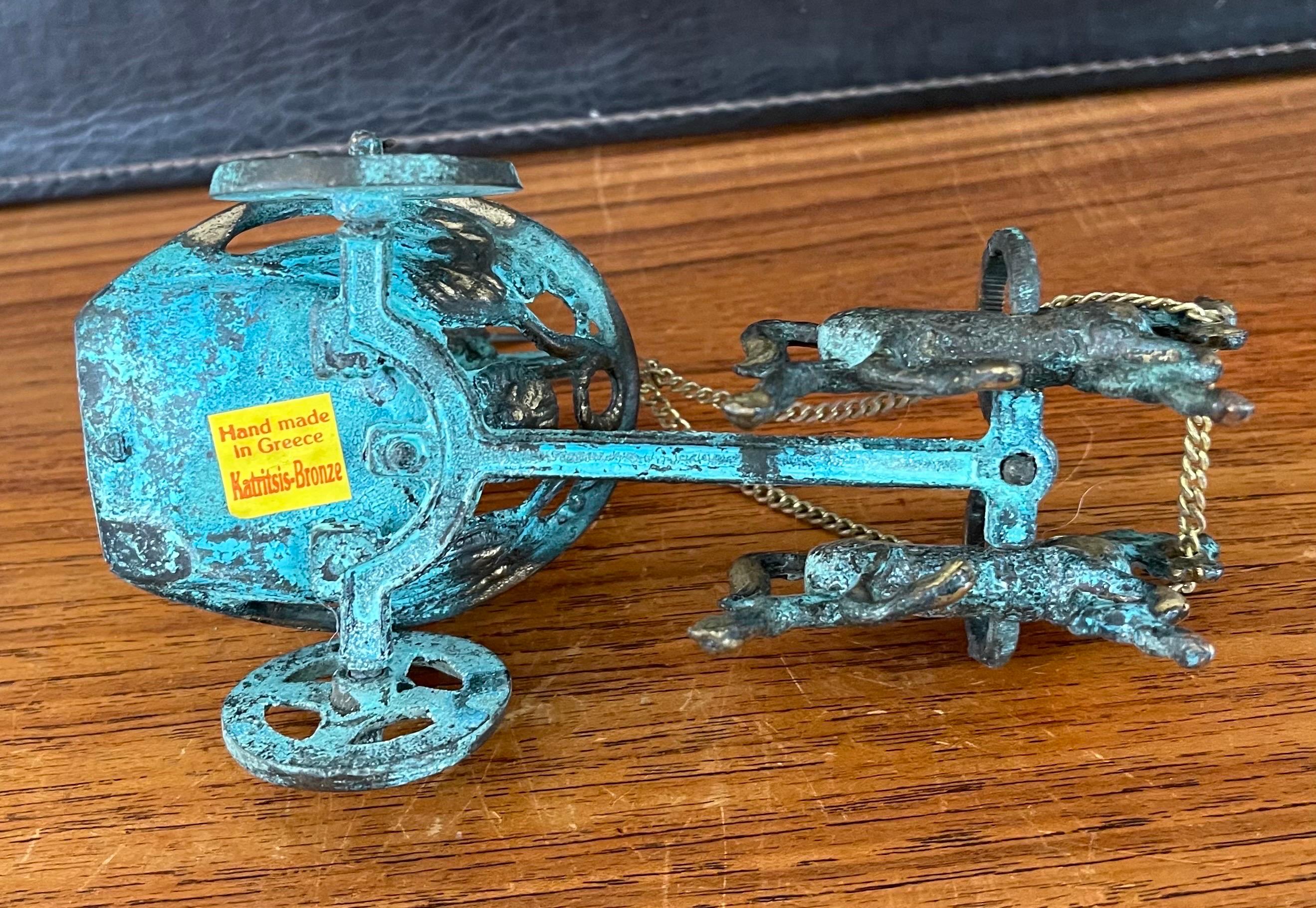Scultura greca in bronzo Verdigris con carro e guerriero troiano in vendita 5