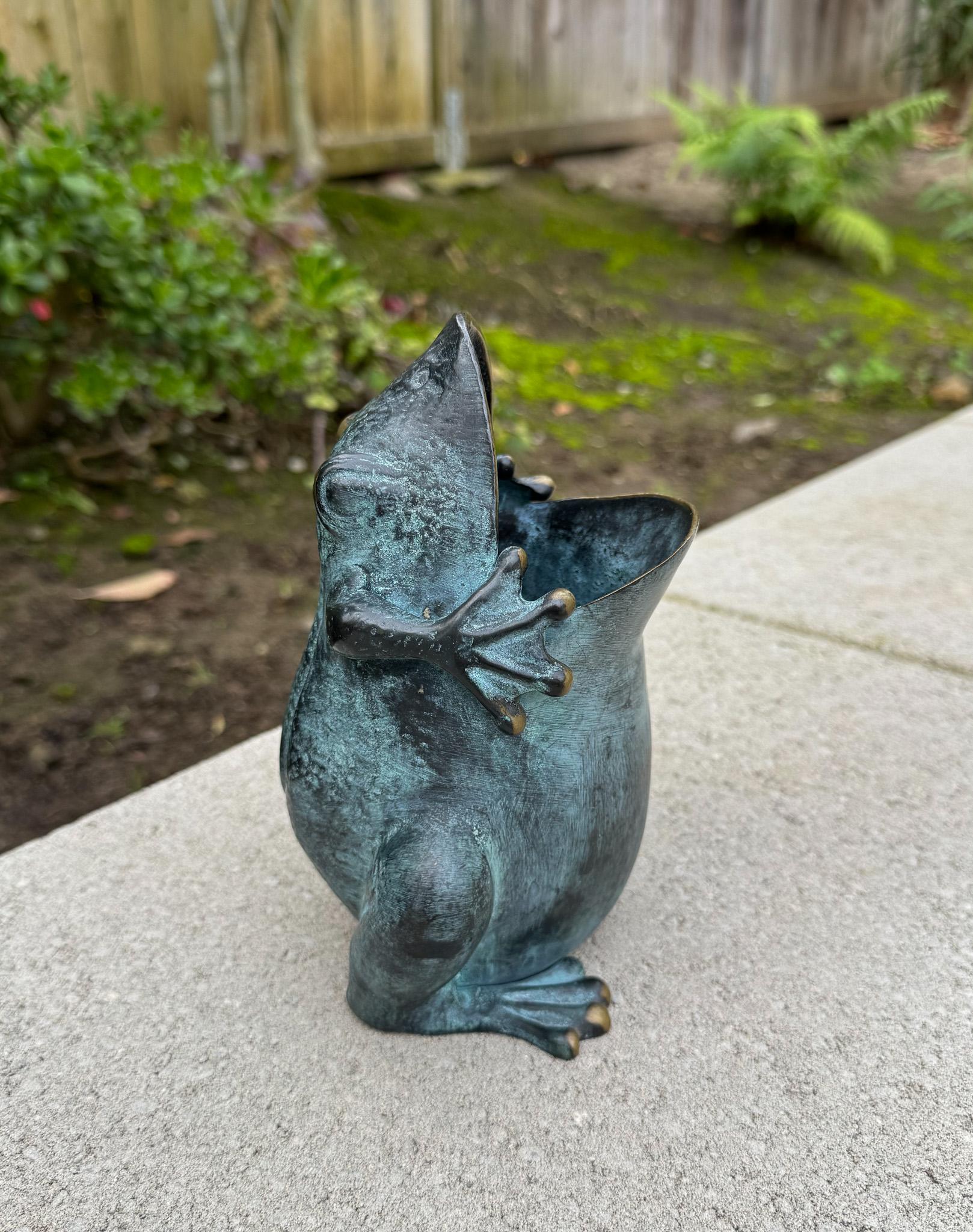 Verdigris Bronze Sculptural Frog Vase by San Pacific International, 20th Century For Sale 6