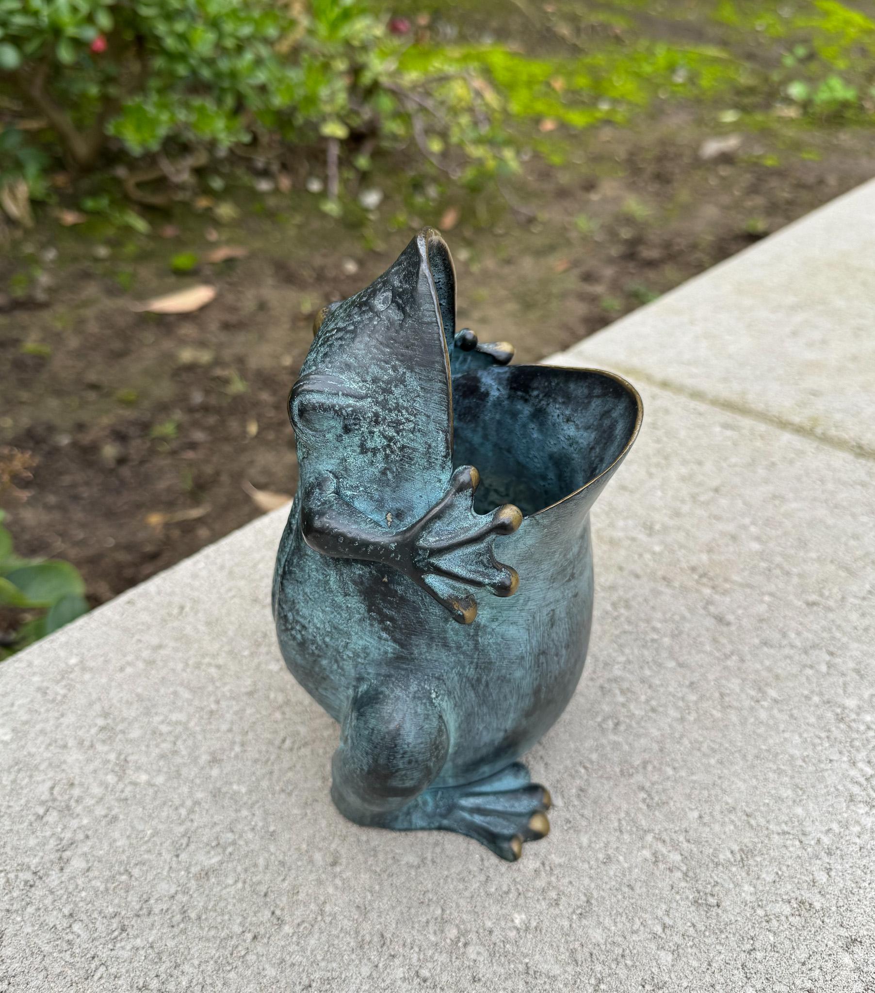 Verdigris Bronze Sculptural Frog Vase by San Pacific International, 20th Century For Sale 8