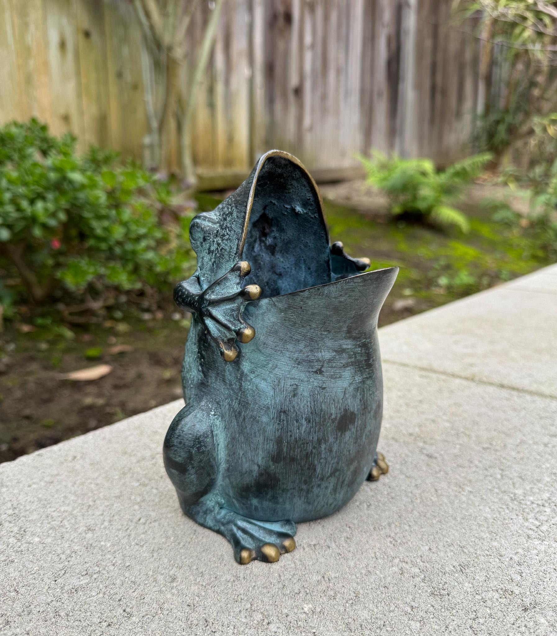 Verdigris Bronze Sculptural Frog Vase by San Pacific International, 20th Century For Sale 4