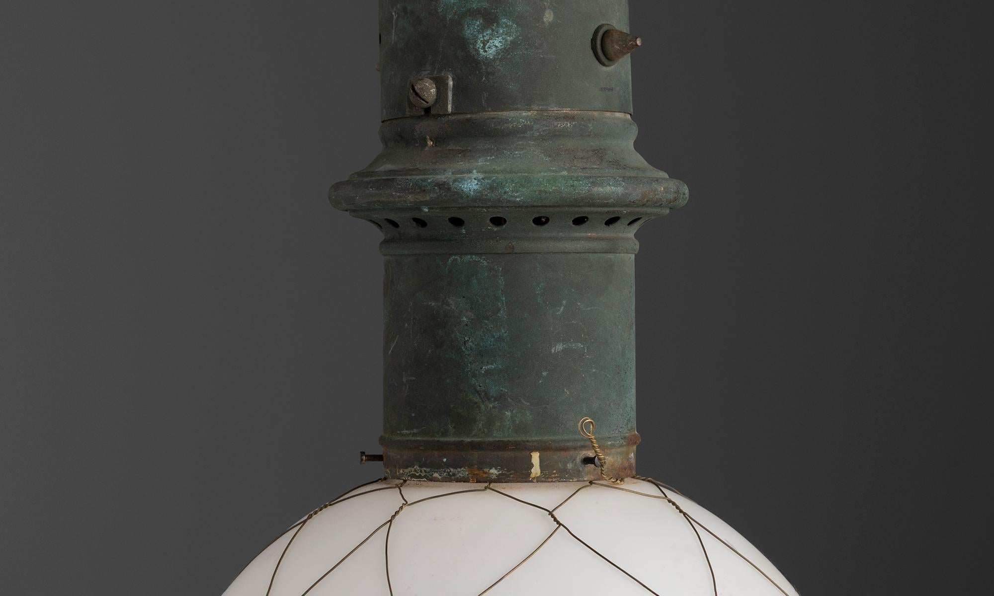 Début du 20ème siècle Pendentif en cage en vert-de-gris, Pays-Bas vers 1900 en vente