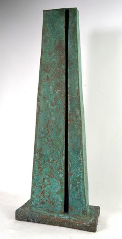 Verdigris Monolith Form Brutalist Sculpture par le célèbre sculpteur Jack Hemenway