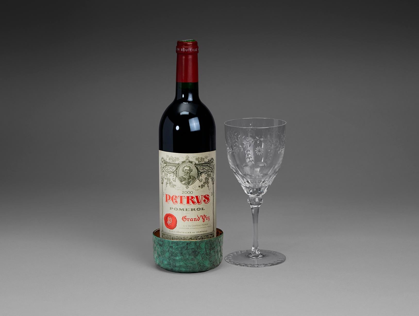 Eaglador - Verdigris Wine Bottle Coaster, Cast in Bronze In New Condition For Sale In London, GB