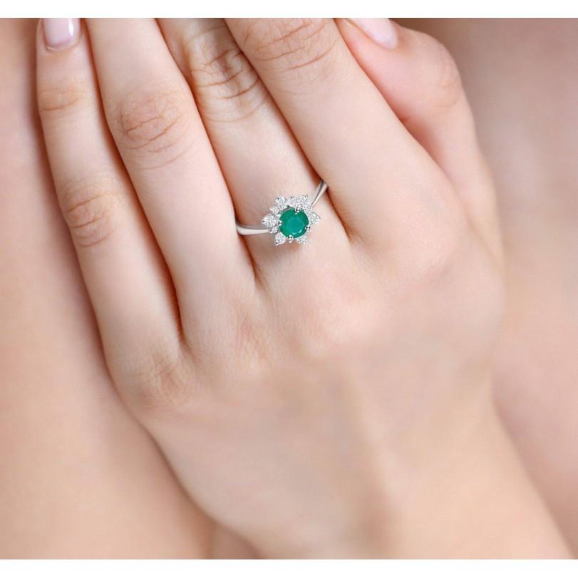 Modern 1.01ct Emerald And Diamond Cluster Ring For Sale