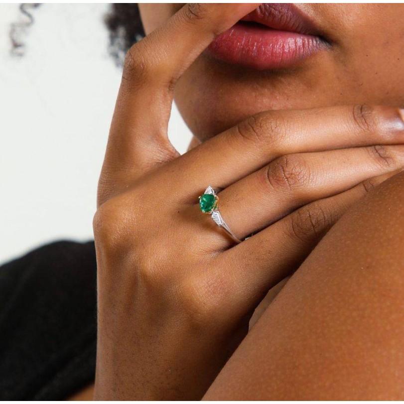 1,10 Karat Herz-Smaragd- und Diamantring im Zustand „Neu“ im Angebot in Fatih, 34
