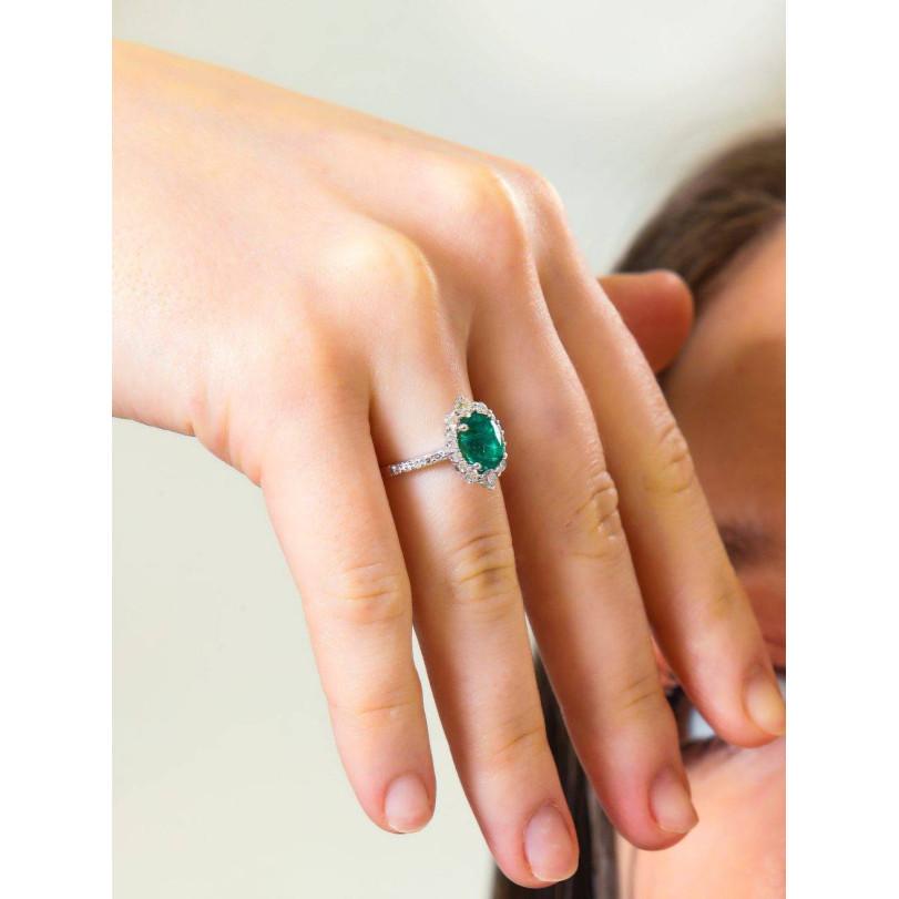 Round Cut 2.25ct Emerald And Diamond Engagement Ring - Helin For Sale