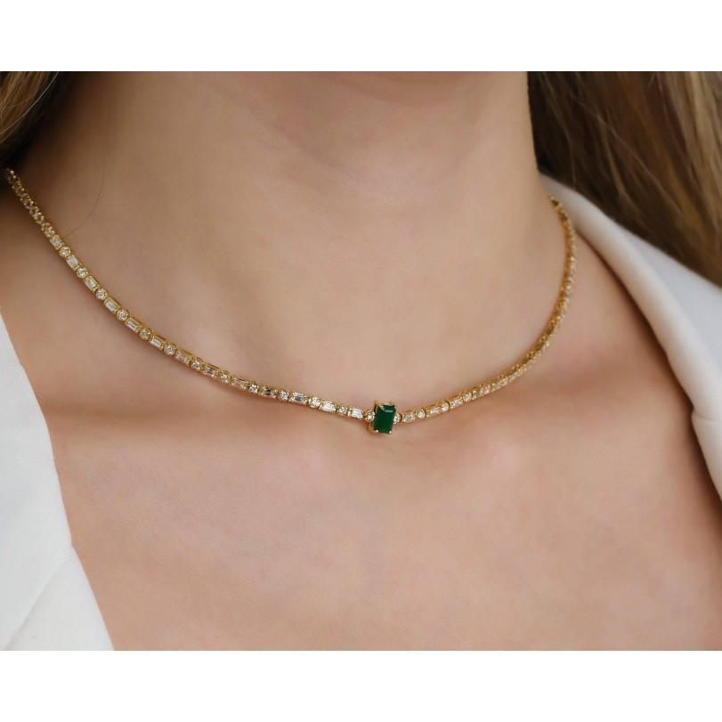 Modern 3.00ct Emerald And Diamond Necklace For Sale