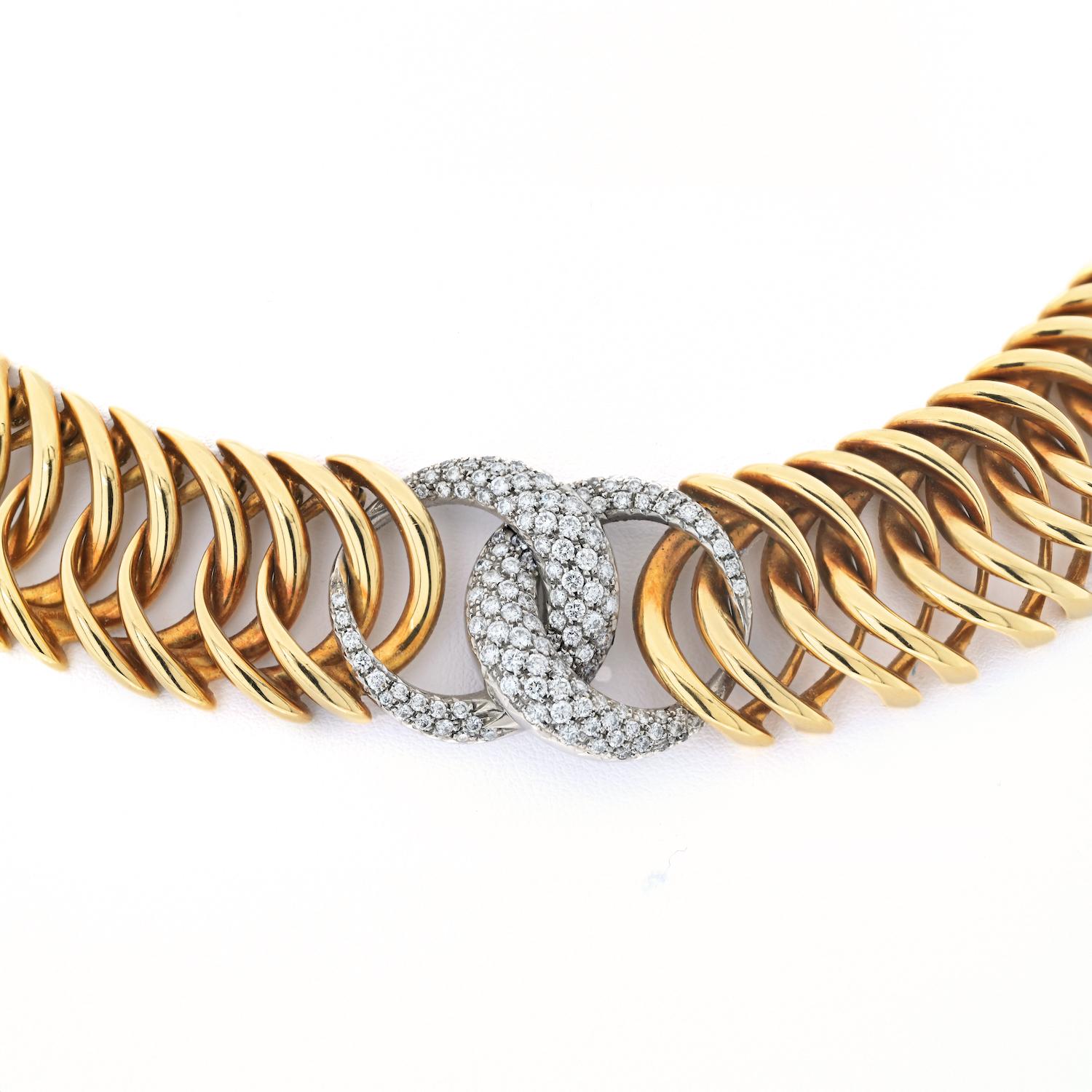 Round Cut Verdura 18 Karat Yellow Gold Double Crescent Chain Link Necklace For Sale