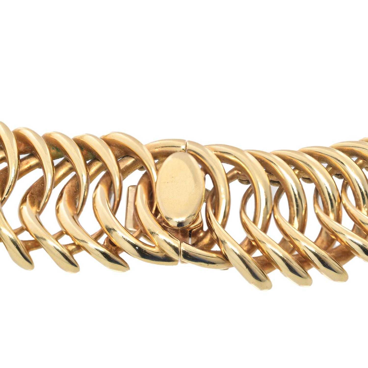 Women's Verdura 18 Karat Yellow Gold Double Crescent Chain Link Necklace For Sale