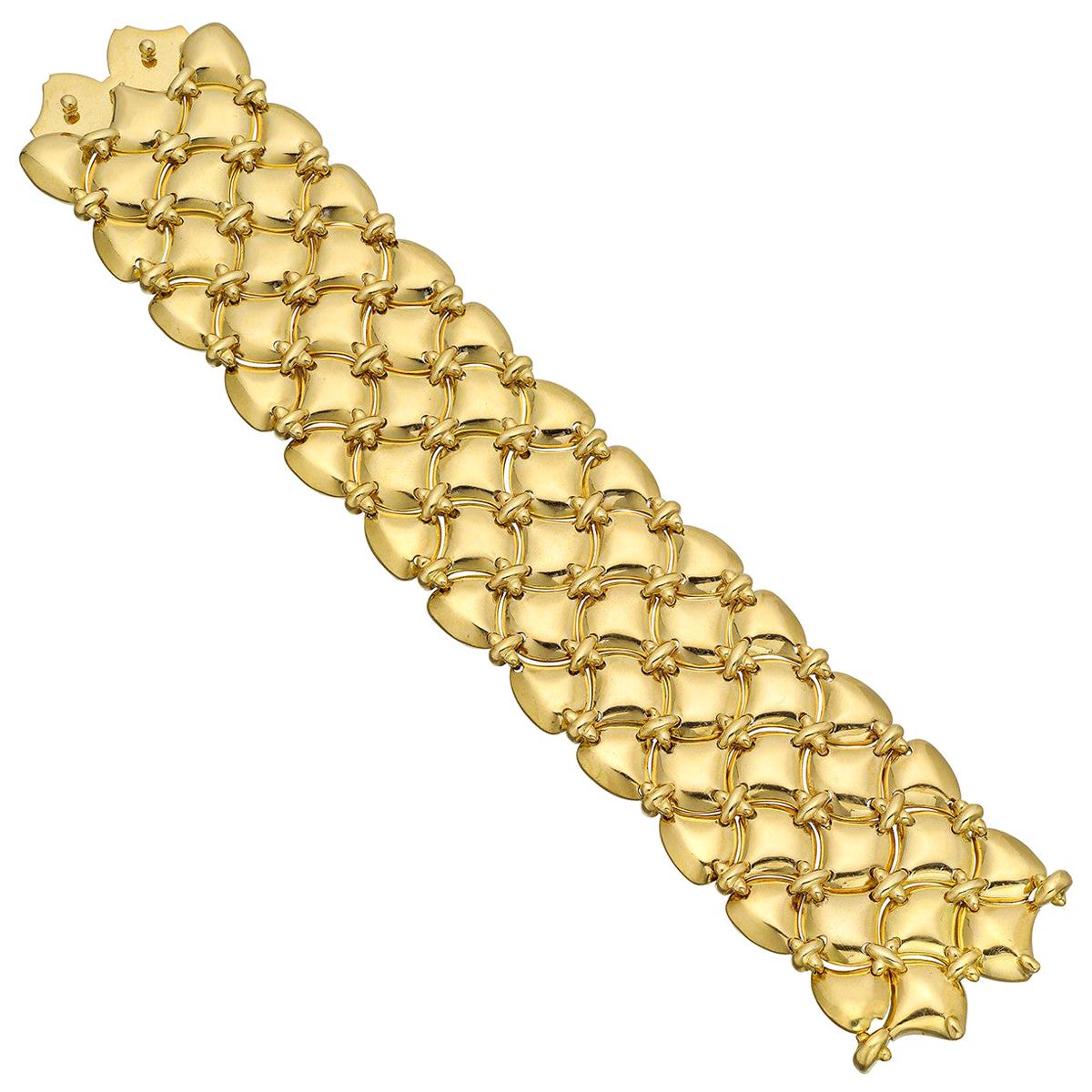 Verdura 18 Karat Yellow Gold "Quilted" Link Bracelet For Sale