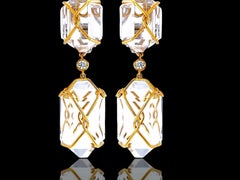 Lange Verdura-Ohrringe aus 18 Karat Diamanten und Bergkristall, Italien.