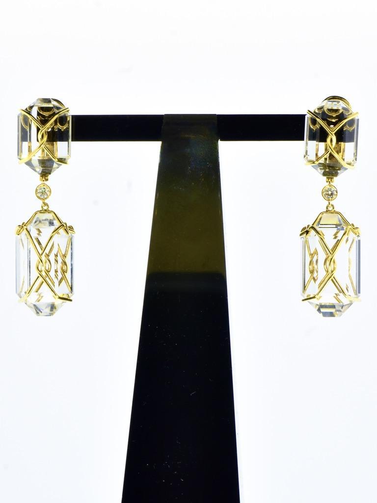 Lange Verdura-Ohrringe aus 18 Karat Diamanten und Bergkristall, Italien. (Moderne)