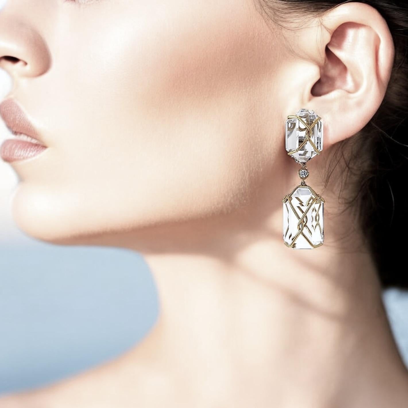 Lange Verdura-Ohrringe aus 18 Karat Diamanten und Bergkristall, Italien. (Moderne)