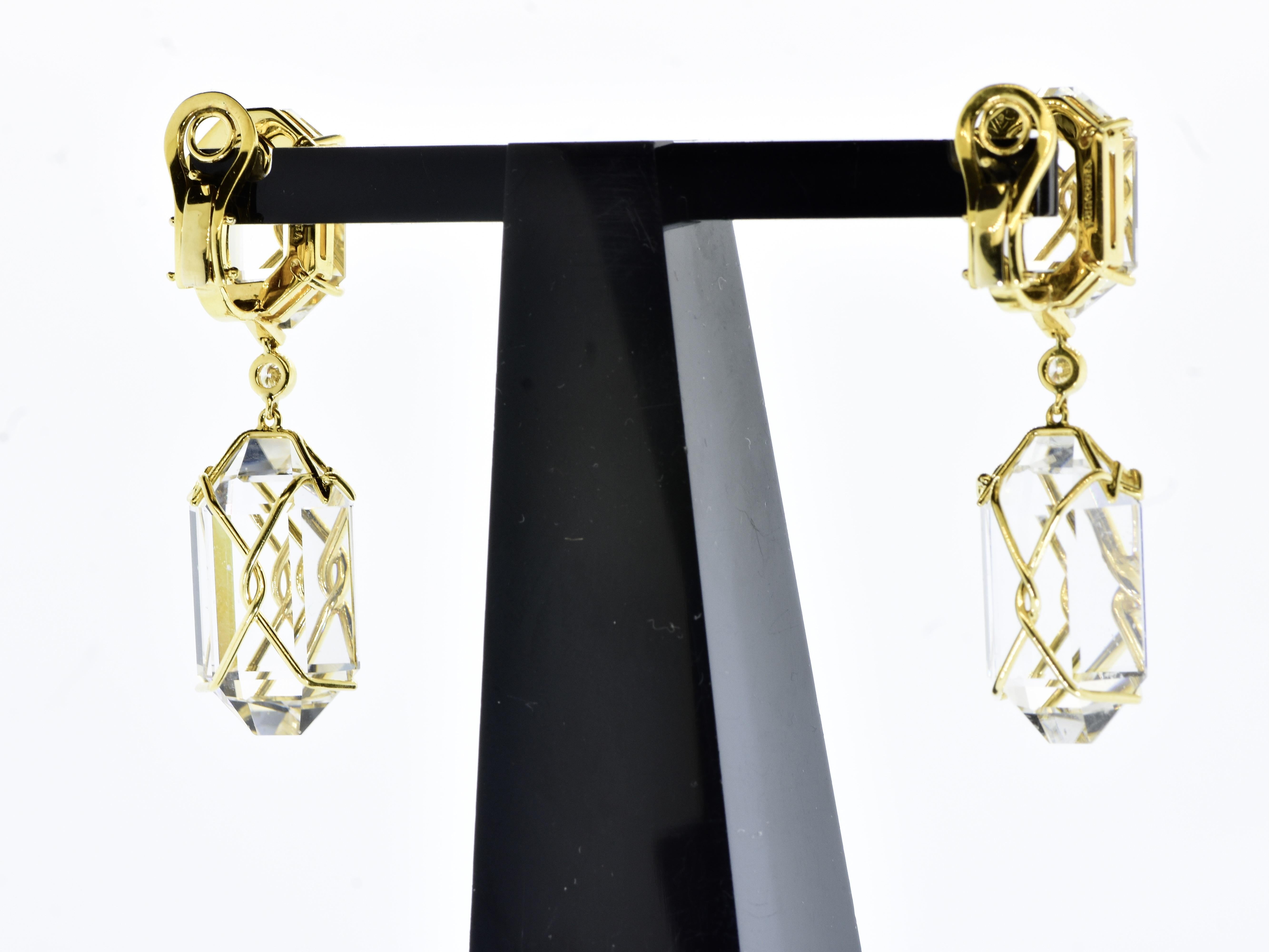 Lange Verdura-Ohrringe aus 18 Karat Diamanten und Bergkristall, Italien. 1