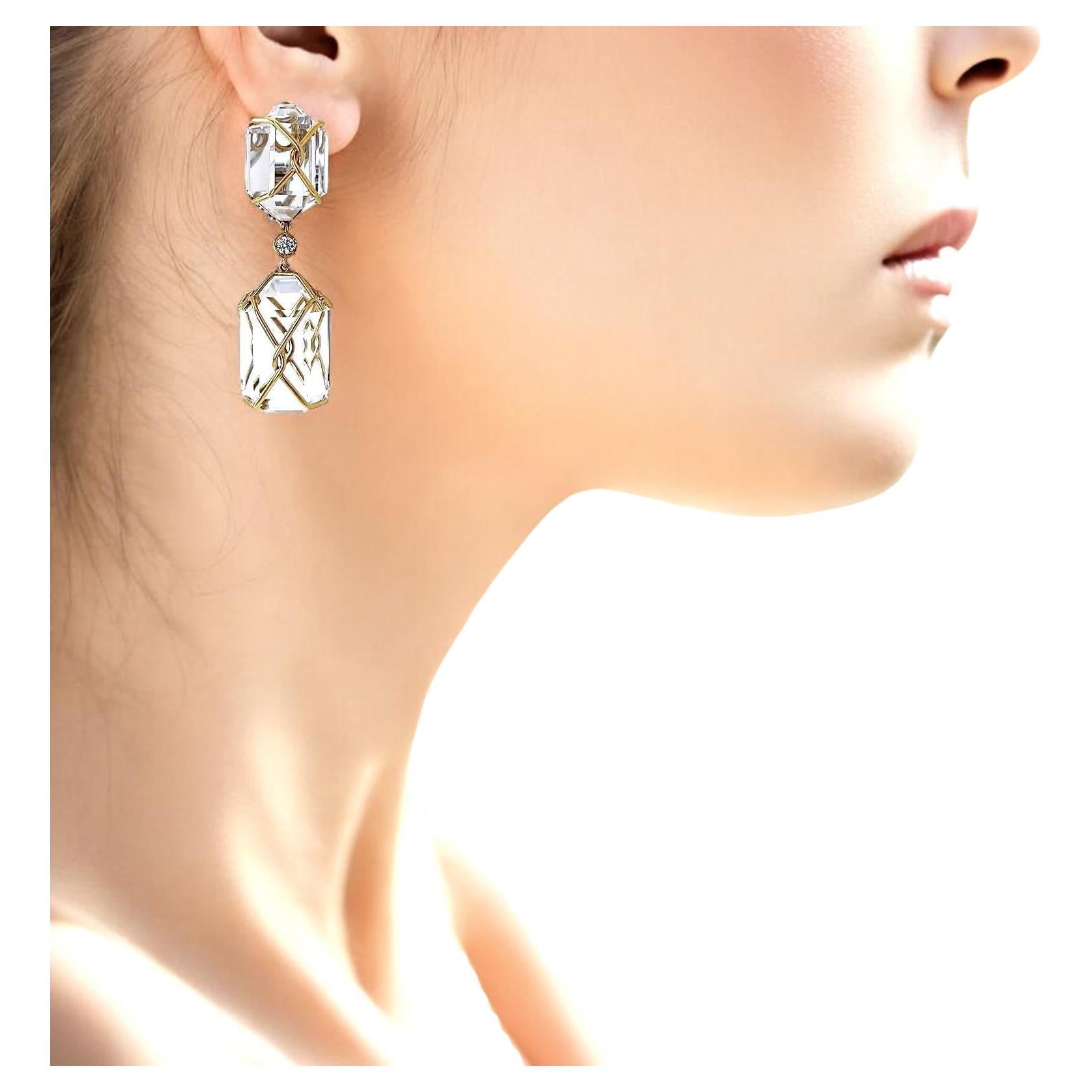 Lange Verdura-Ohrringe aus 18 Karat Diamanten und Bergkristall, Italien.