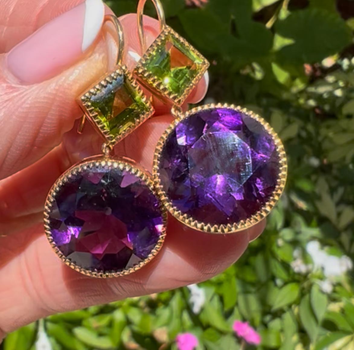 Verdura Pendants d'oreilles byzantins en or jaune 18 carats, améthyste, péridot en vente 1