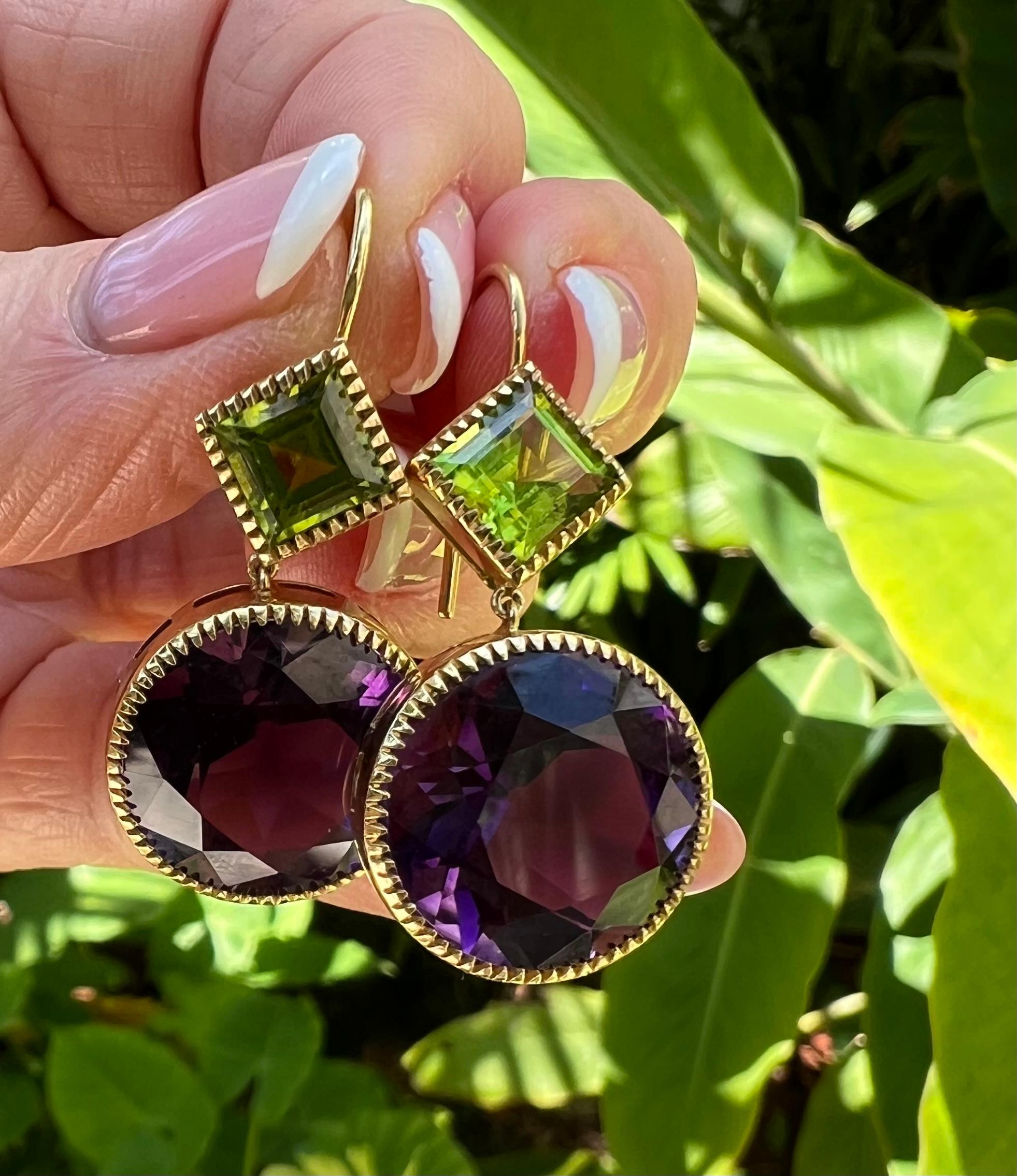 Verdura Pendants d'oreilles byzantins en or jaune 18 carats, améthyste, péridot en vente 2