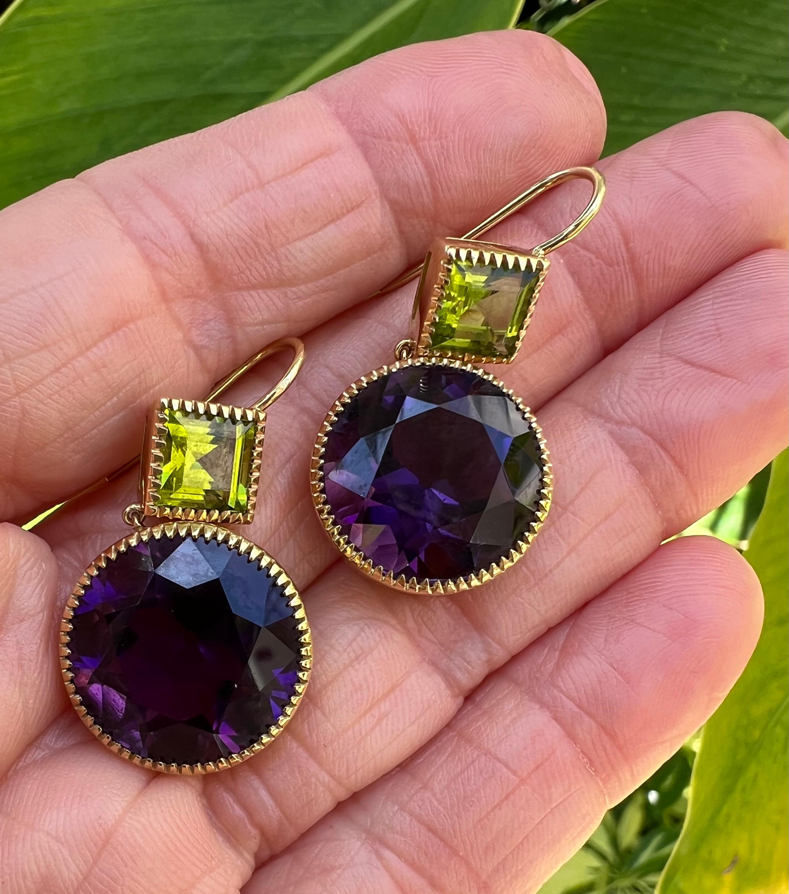 Verdura Pendants d'oreilles byzantins en or jaune 18 carats, améthyste, péridot en vente 3