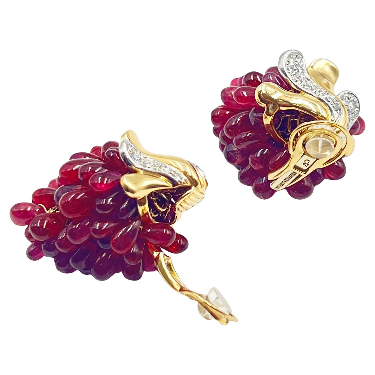 Perlina Orecchini a grappolo con diamante e rubino in oro giallo 18k di Verdura in vendita