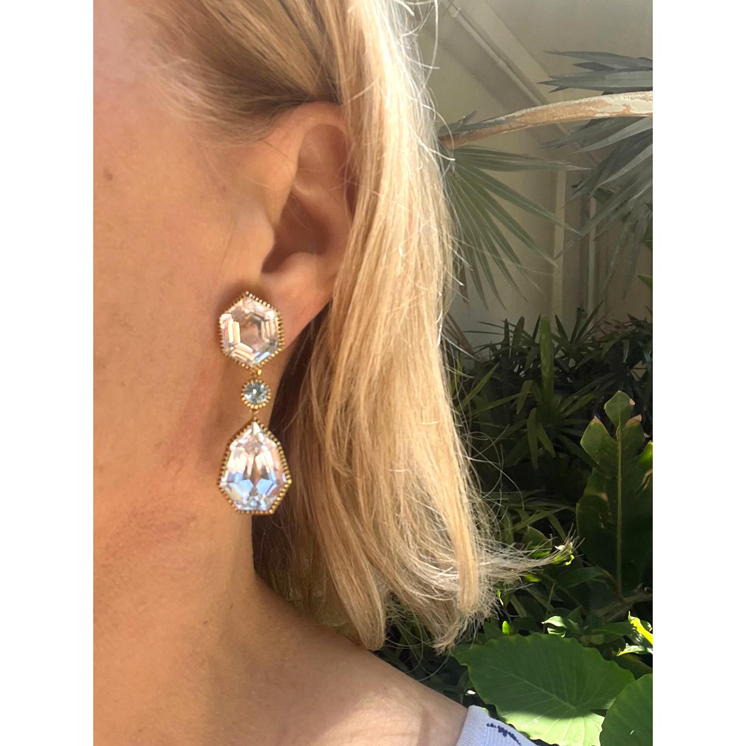 Trapezio Orecchini bizantini in oro bianco e topazio blu di Verdura 18k in vendita