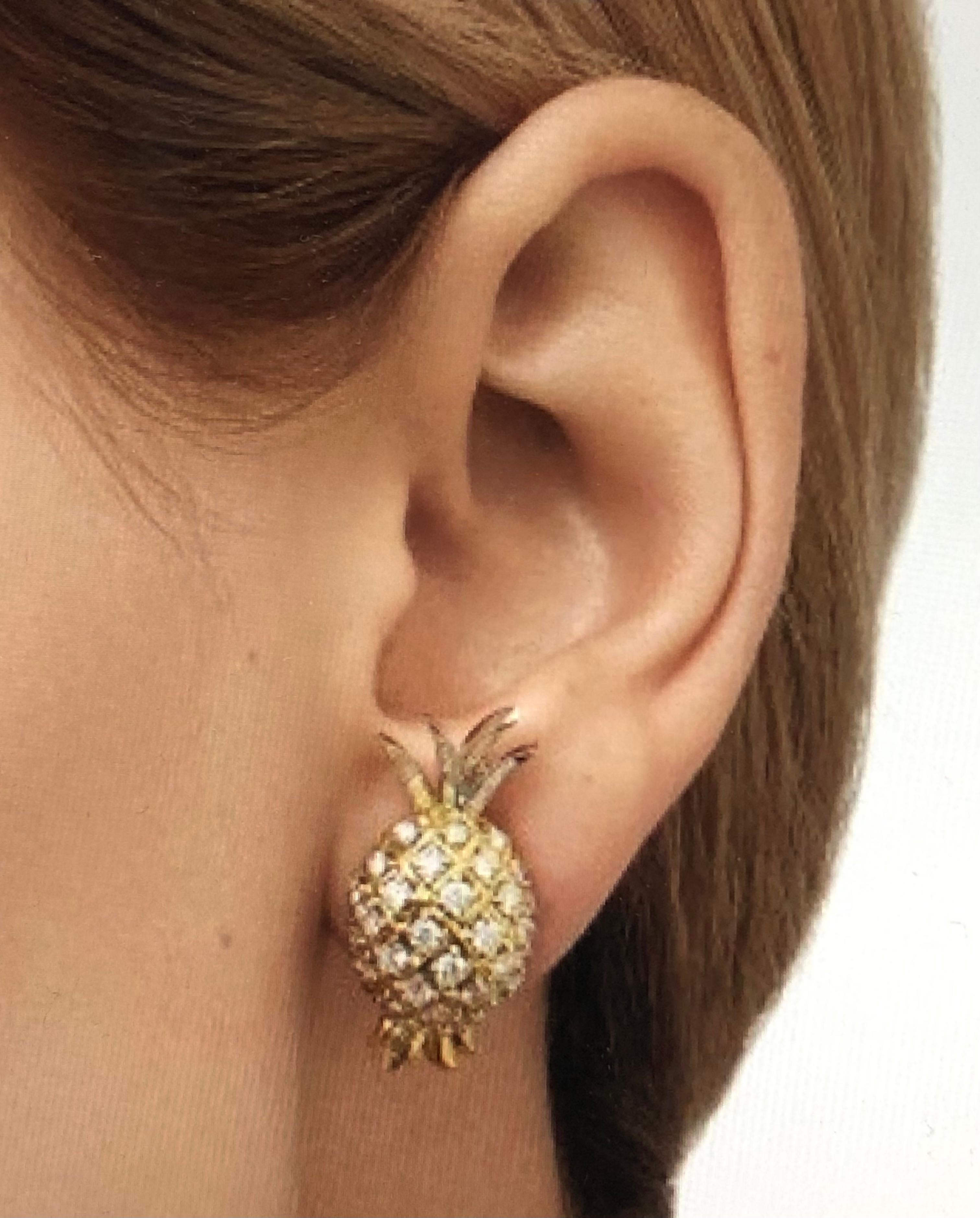 Verdura 18K Yellow and Platinum Diamond Pineapple Earrings  In Good Condition For Sale In New York, NY