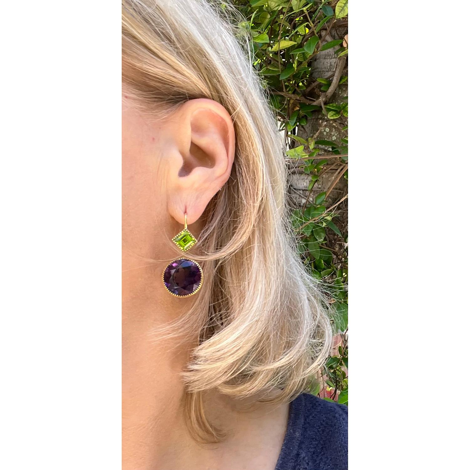 Verdura Pendants d'oreilles byzantins en or jaune 18 carats, améthyste, péridot Pour femmes en vente