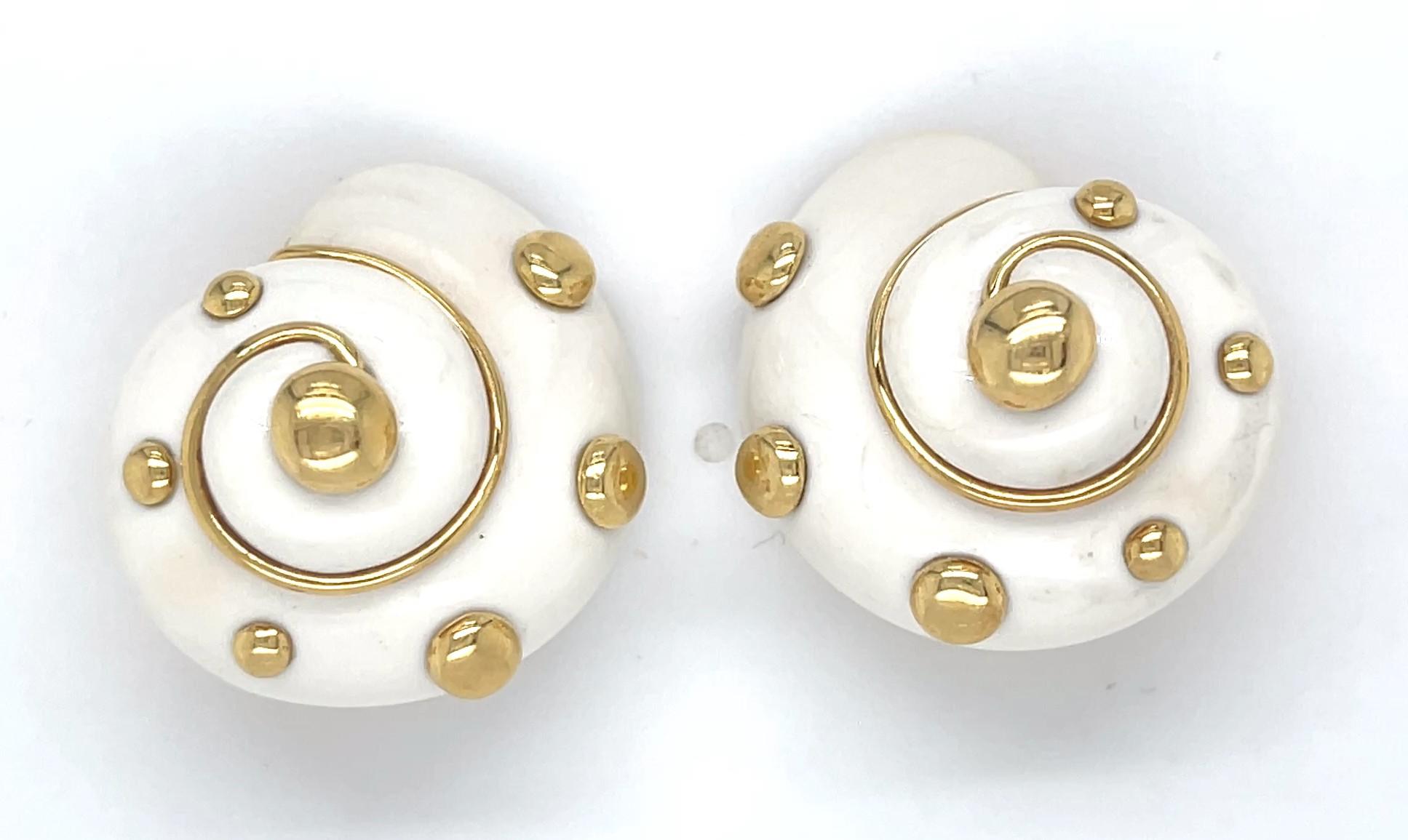 Verdura or jaune 18k Cachalong Opal Shell Ear Clips Gorgeous Condition ! en vente 5