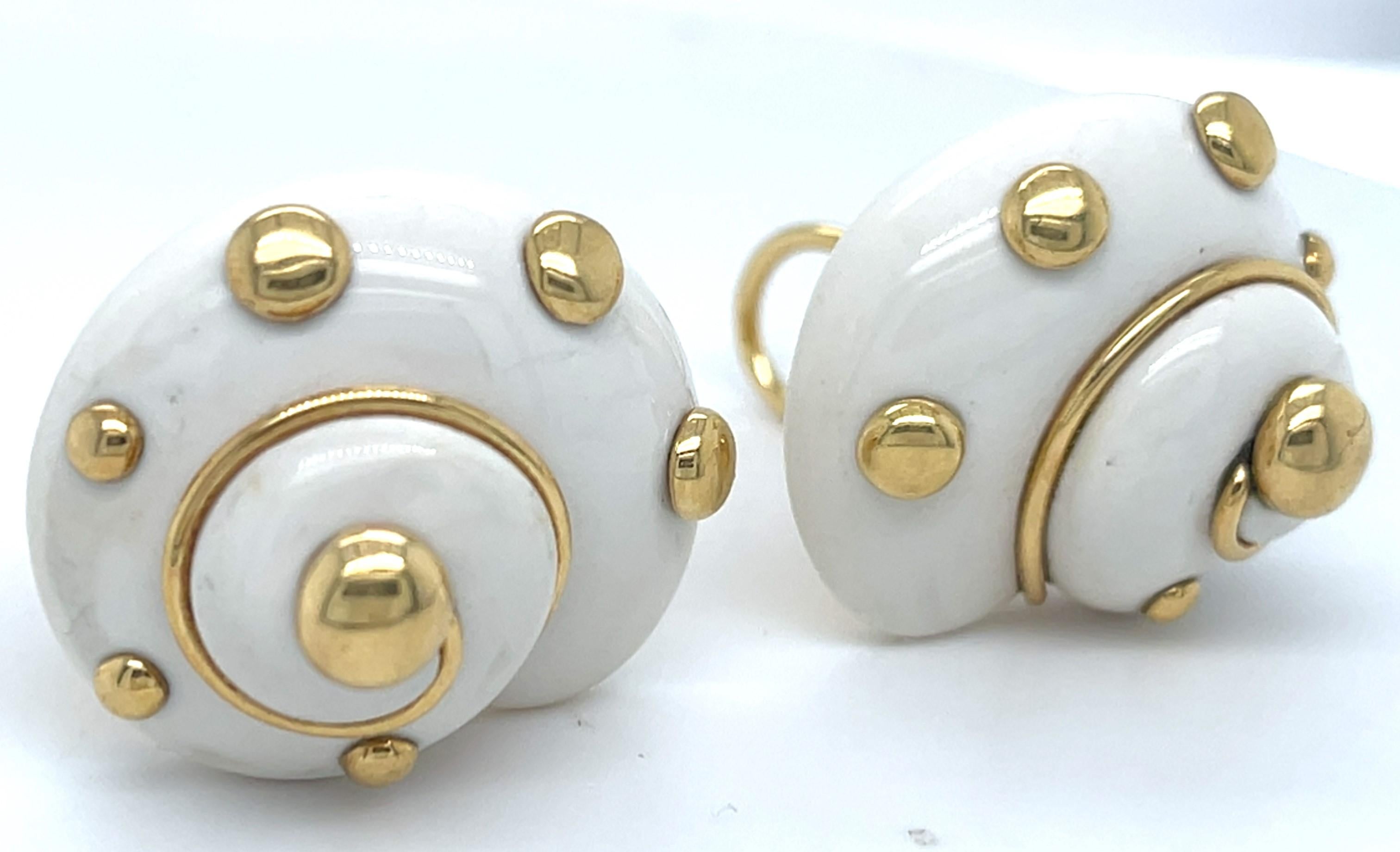 Verdura or jaune 18k Cachalong Opal Shell Ear Clips Gorgeous Condition ! en vente 1