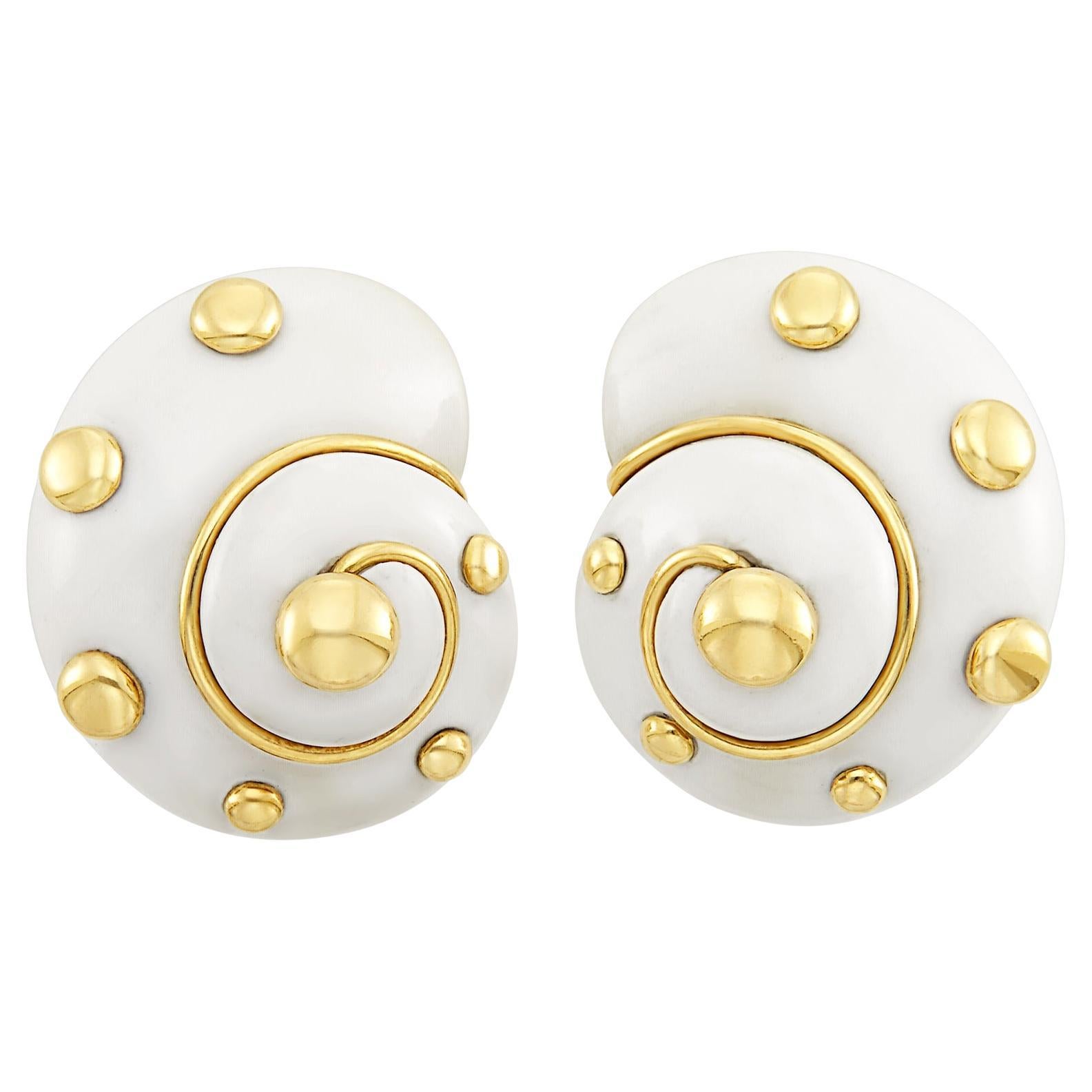 Verdura or jaune 18k Cachalong Opal Shell Ear Clips Gorgeous Condition ! en vente